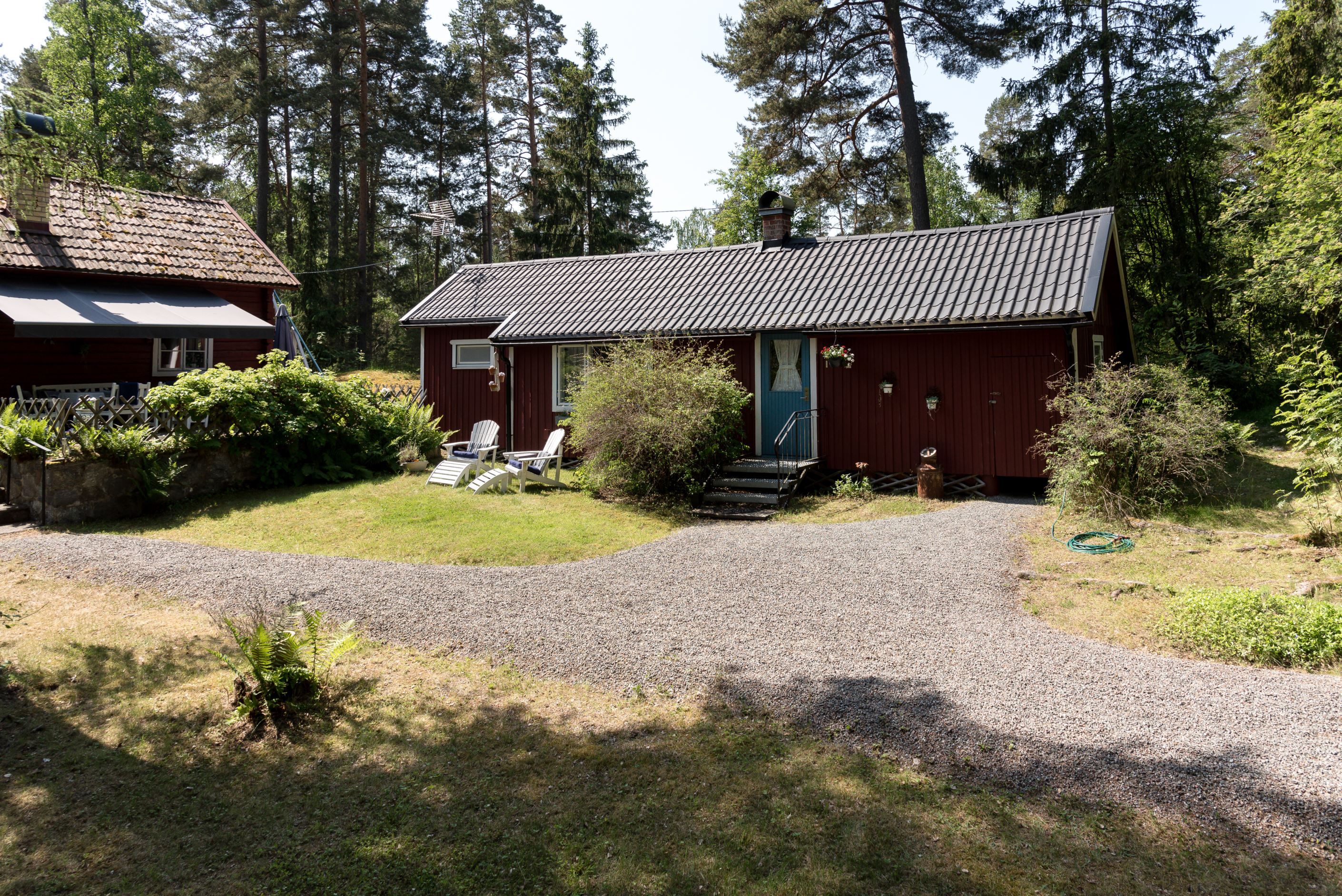 Gästhus och timmerstuga
