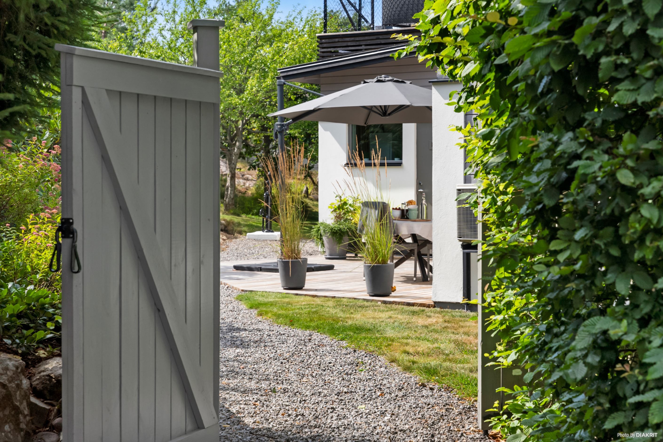 Entré till trädgård