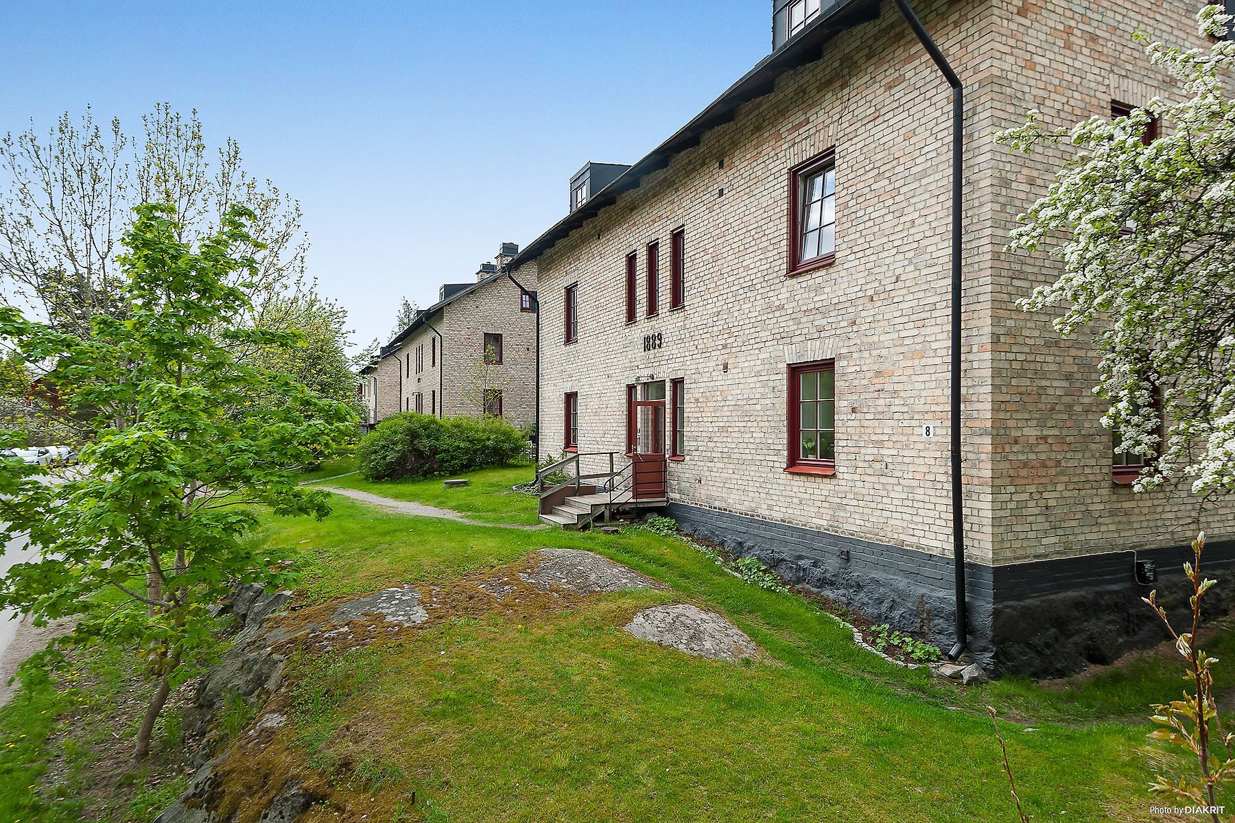 De tre vackra tegelbyggnaderna som tillhör Brf Södra Kullen