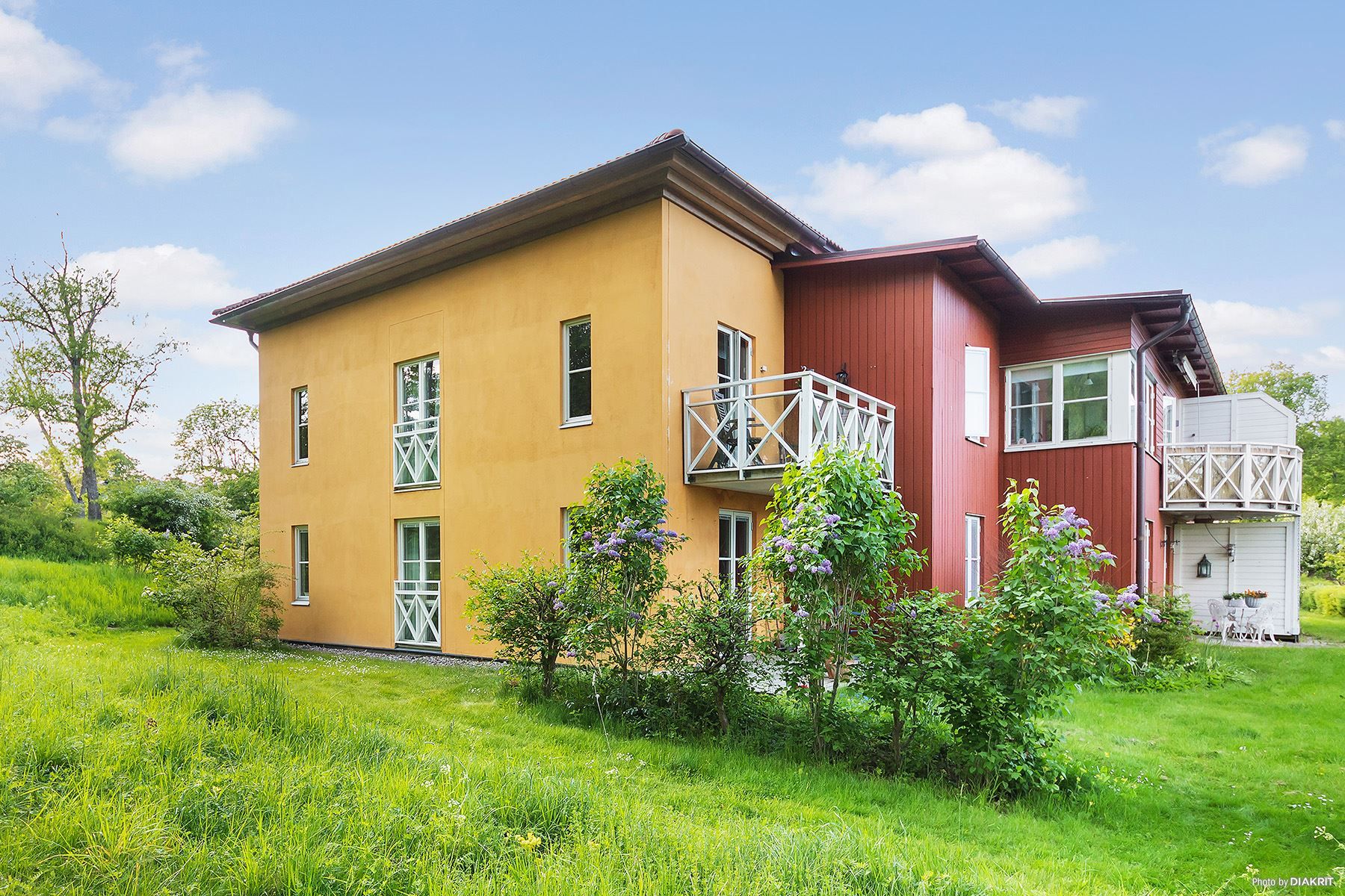 Inbäddad i grönska.