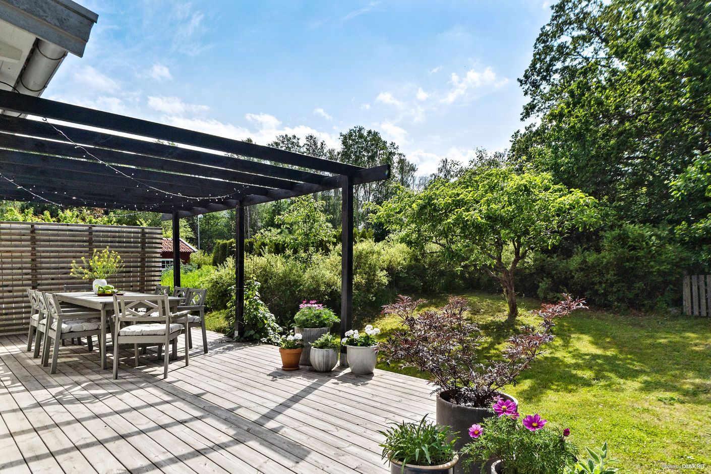 Stor altan i soligt läge