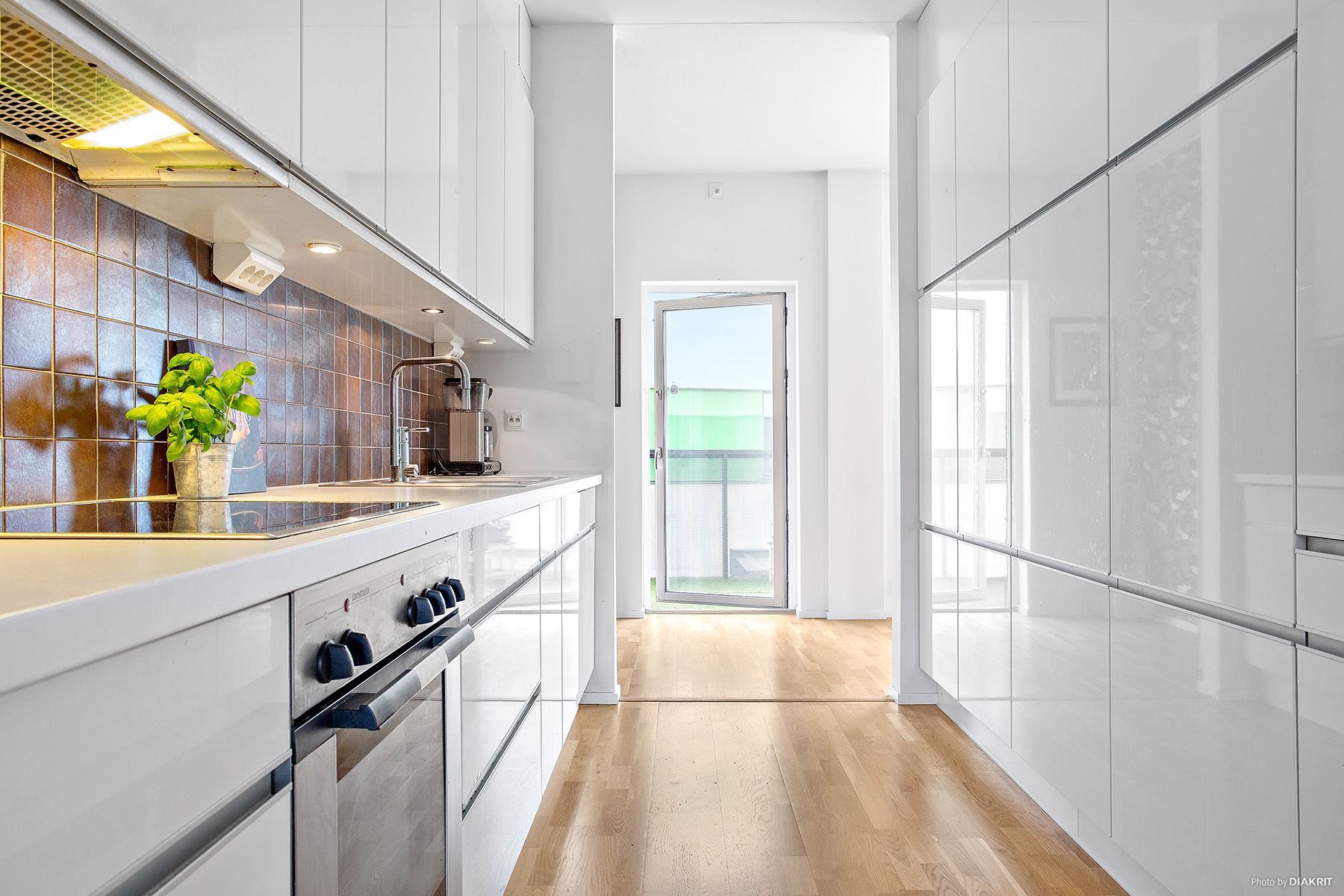 Kök med utgång till balkong