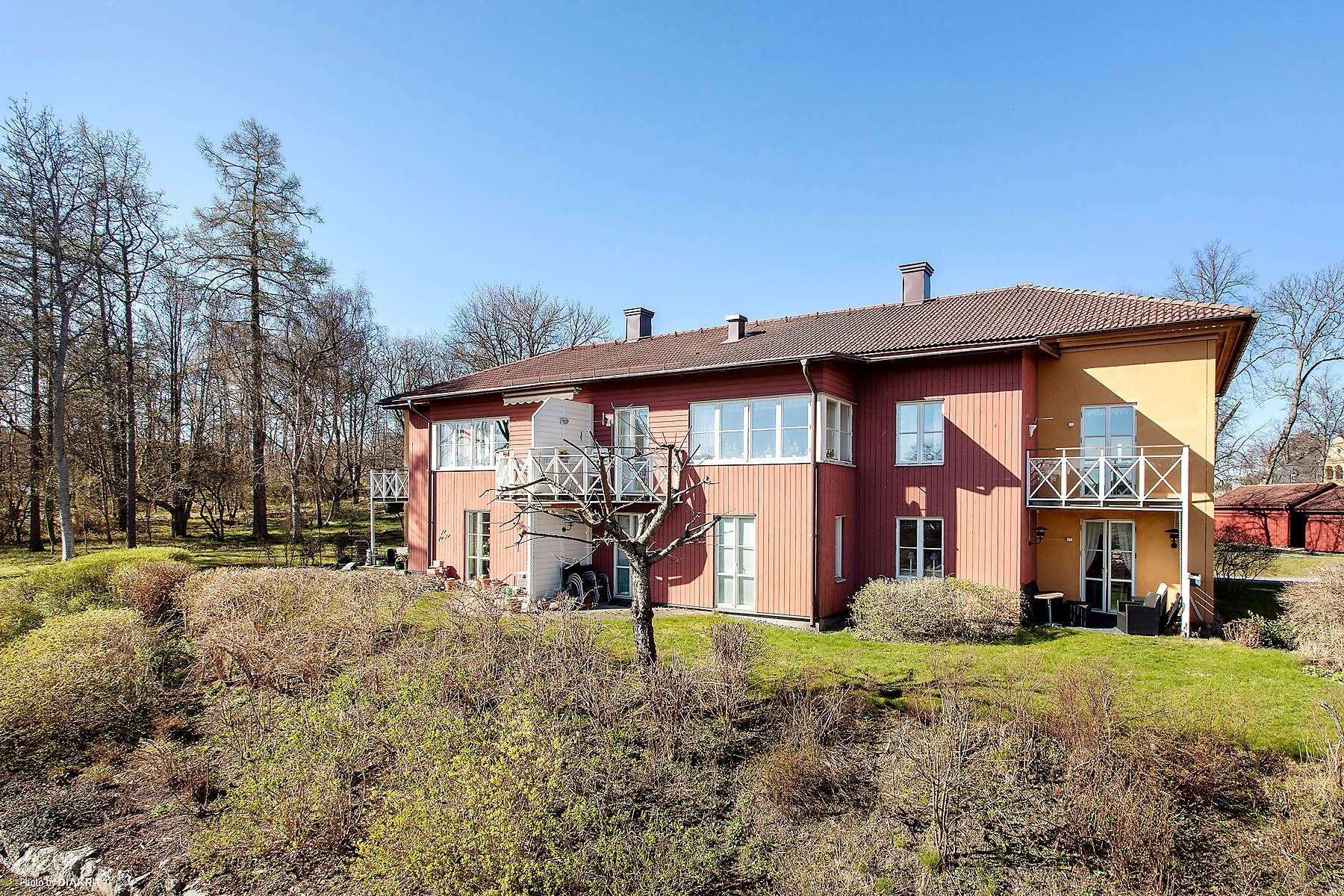 Farsta Slottsväg 7 - 5 lägenheter totalt