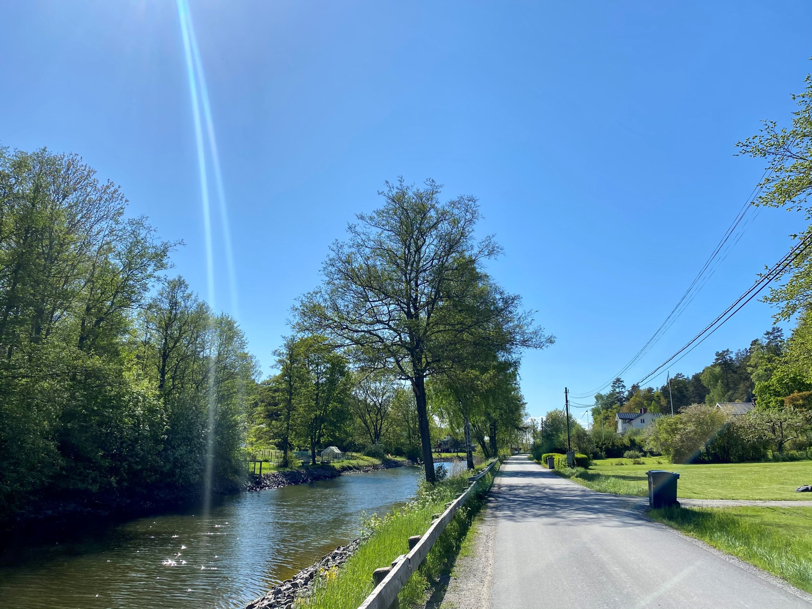Trevliga promenadstråk längst kanalen