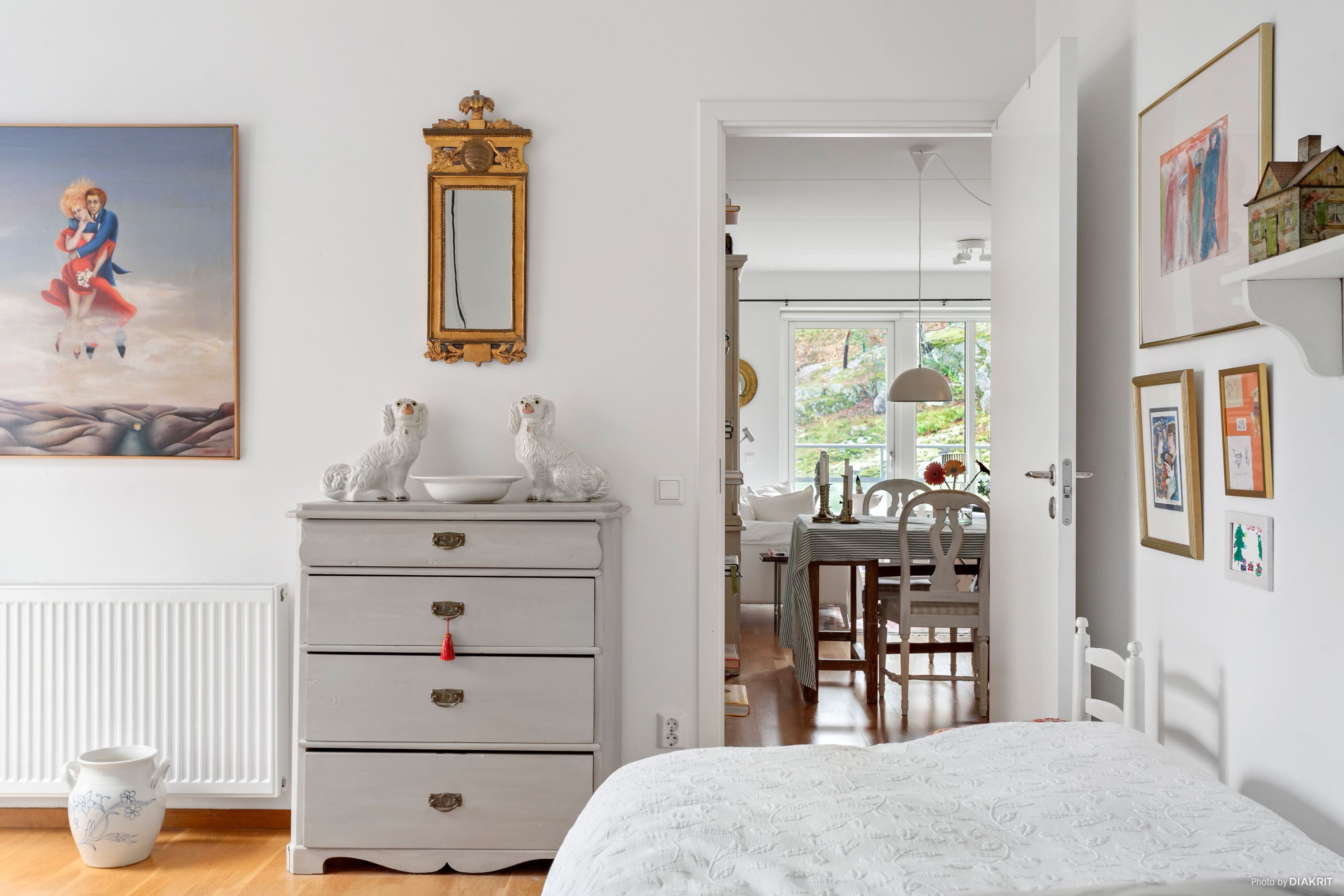 Masterbedroom mot vardagsrummet