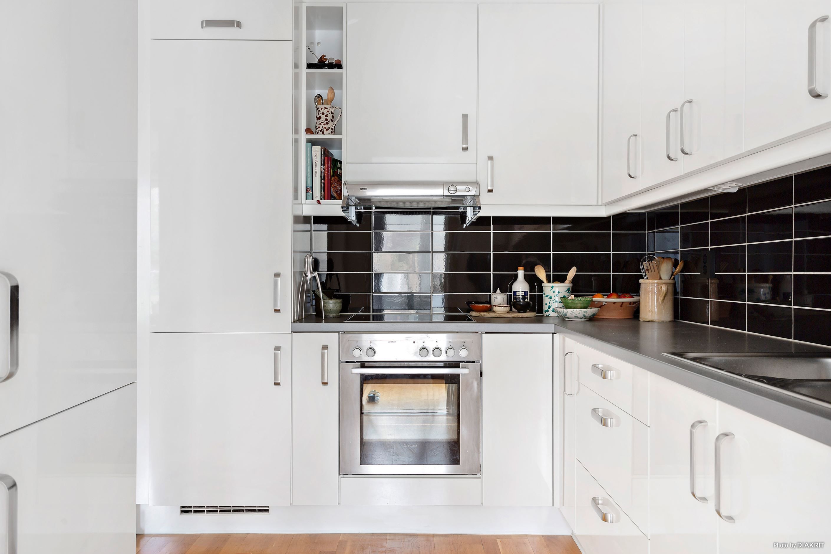 Från gästrummet mot kök