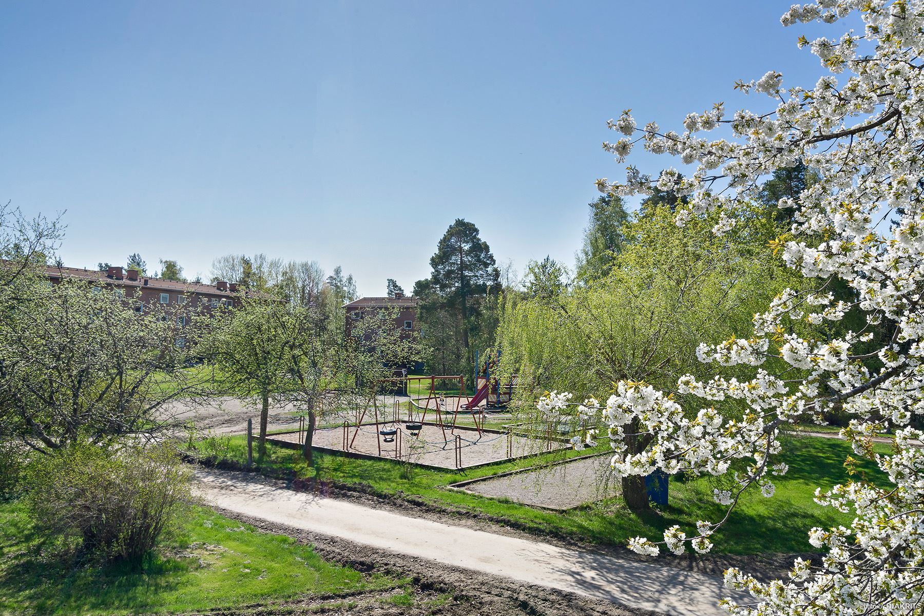 Flera lekplatser i området