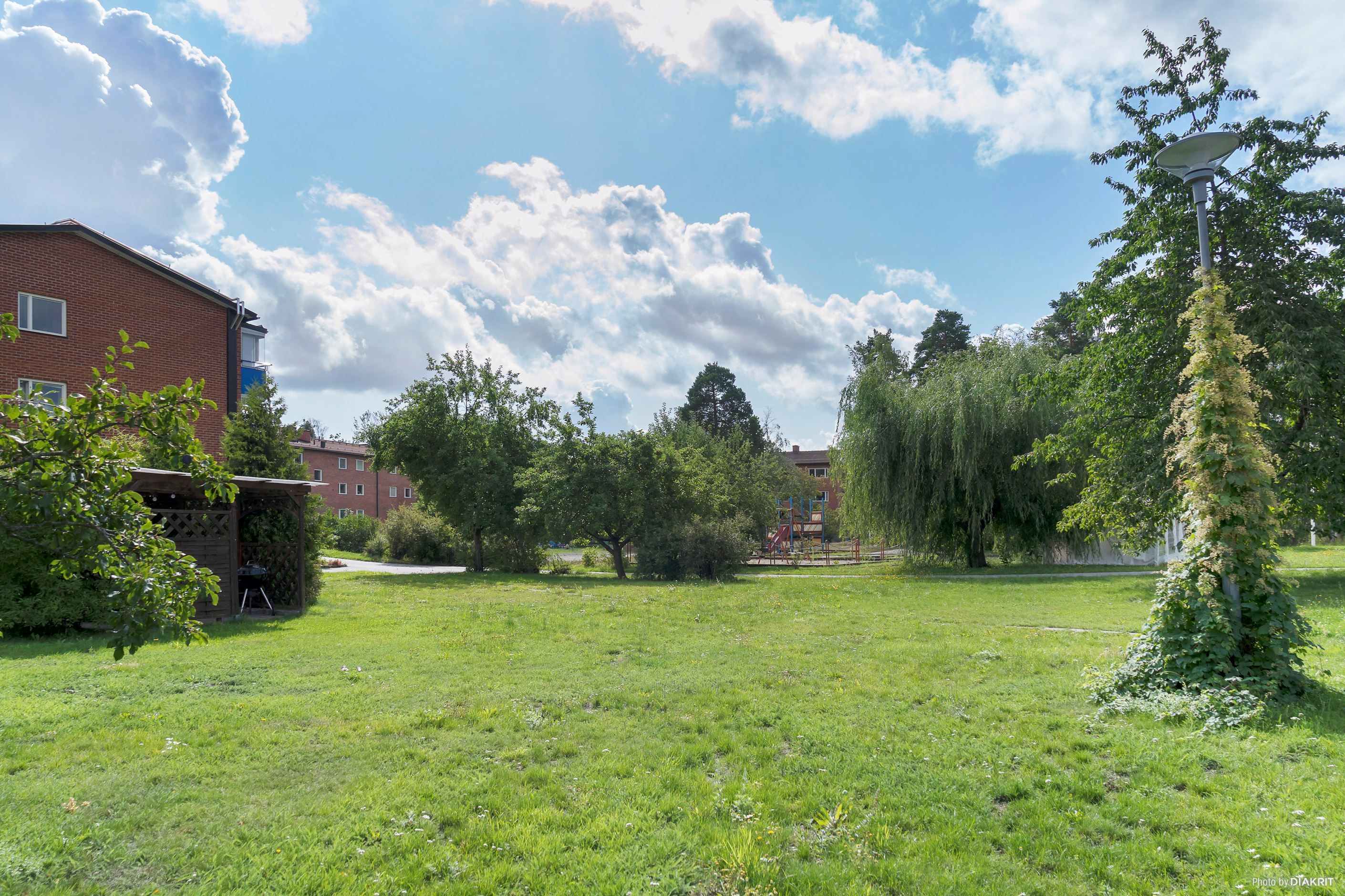 Stora ytor för lek och trädgårdshäng