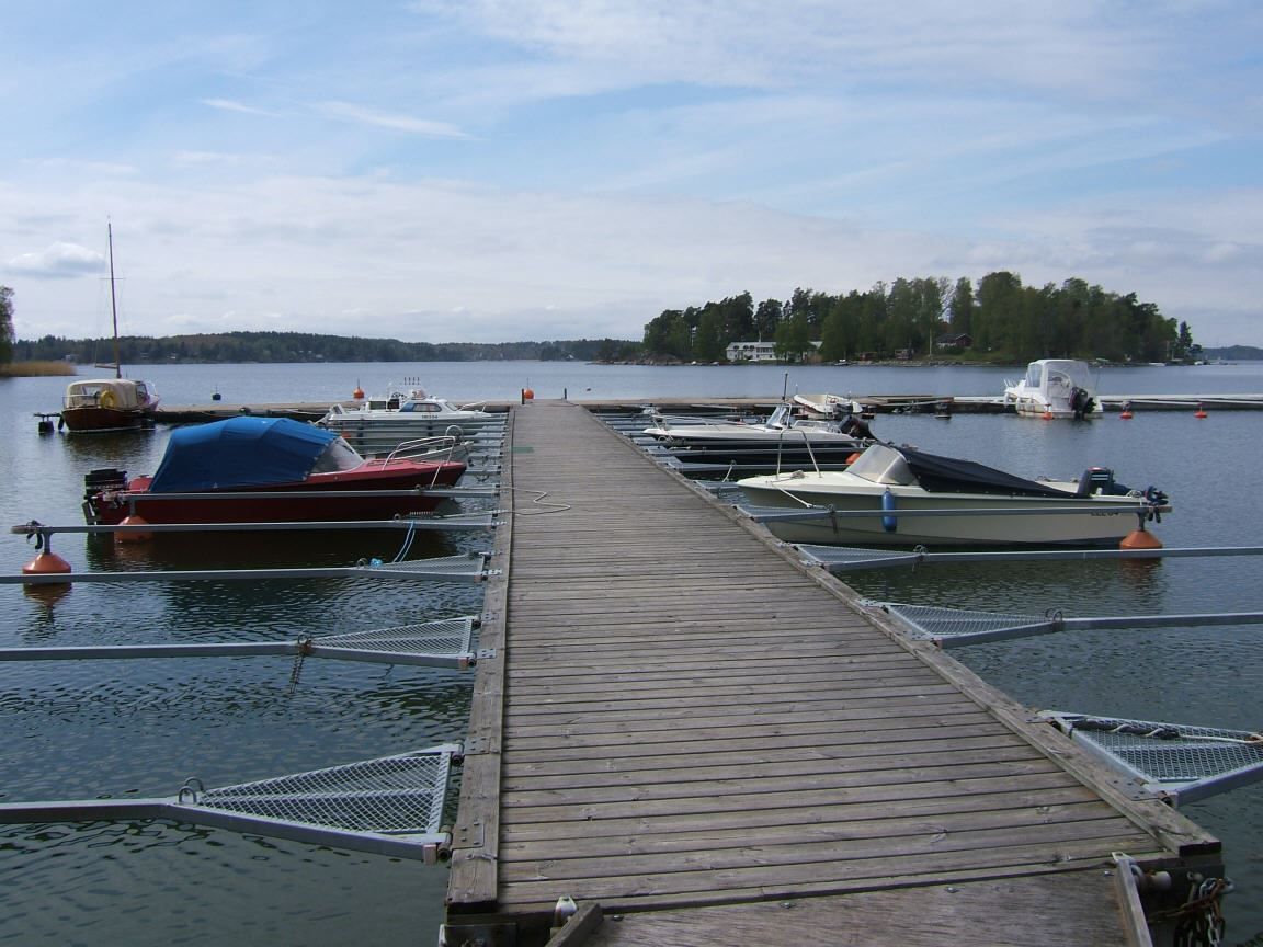En av områdets båtbryggor
