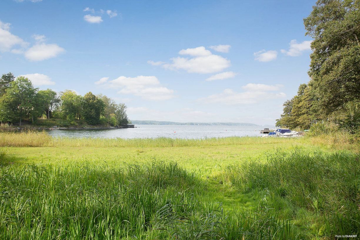Stora Stadsvallsviken med båtbryggor
