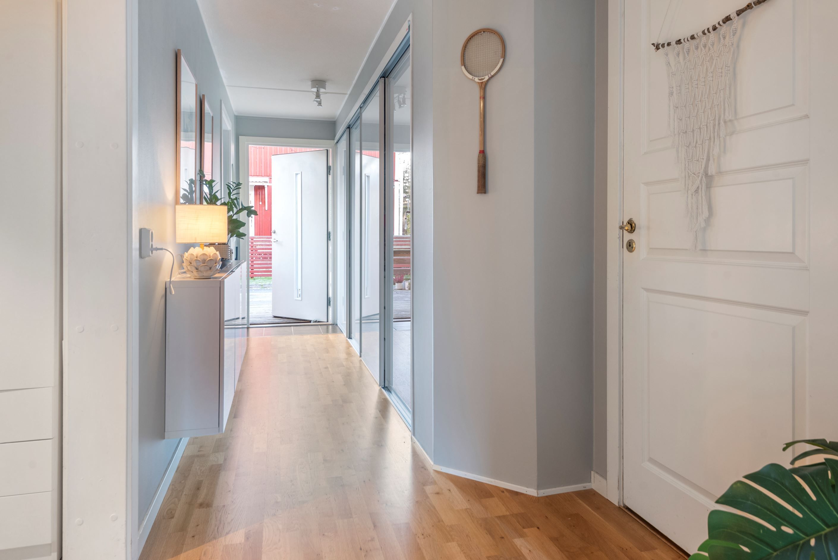 Ovanligt mycket förvaring i hall och sovrum!