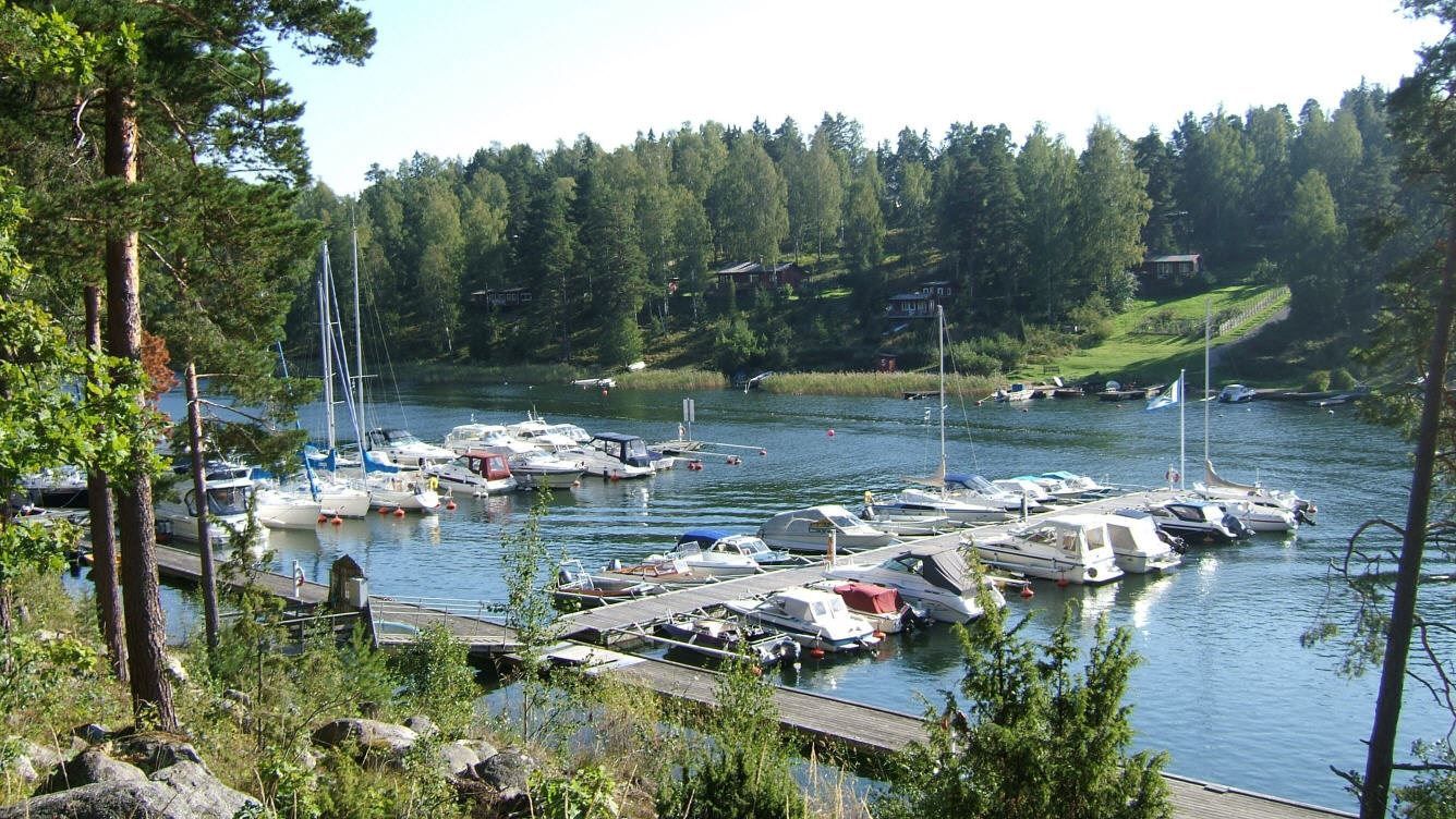 Båtbryggor och bad i Saltsjön