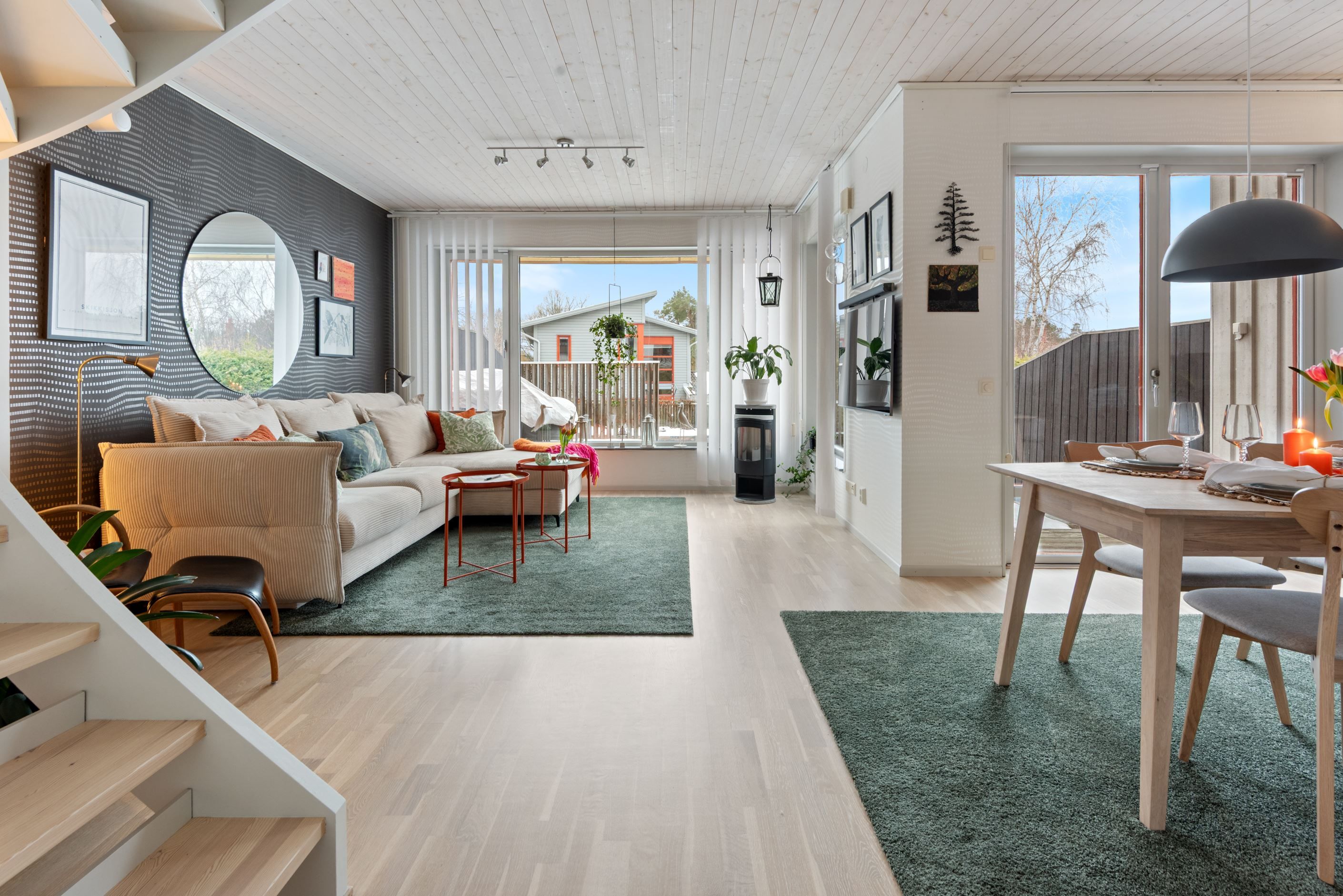 Nyslipad ekparkett på golv.