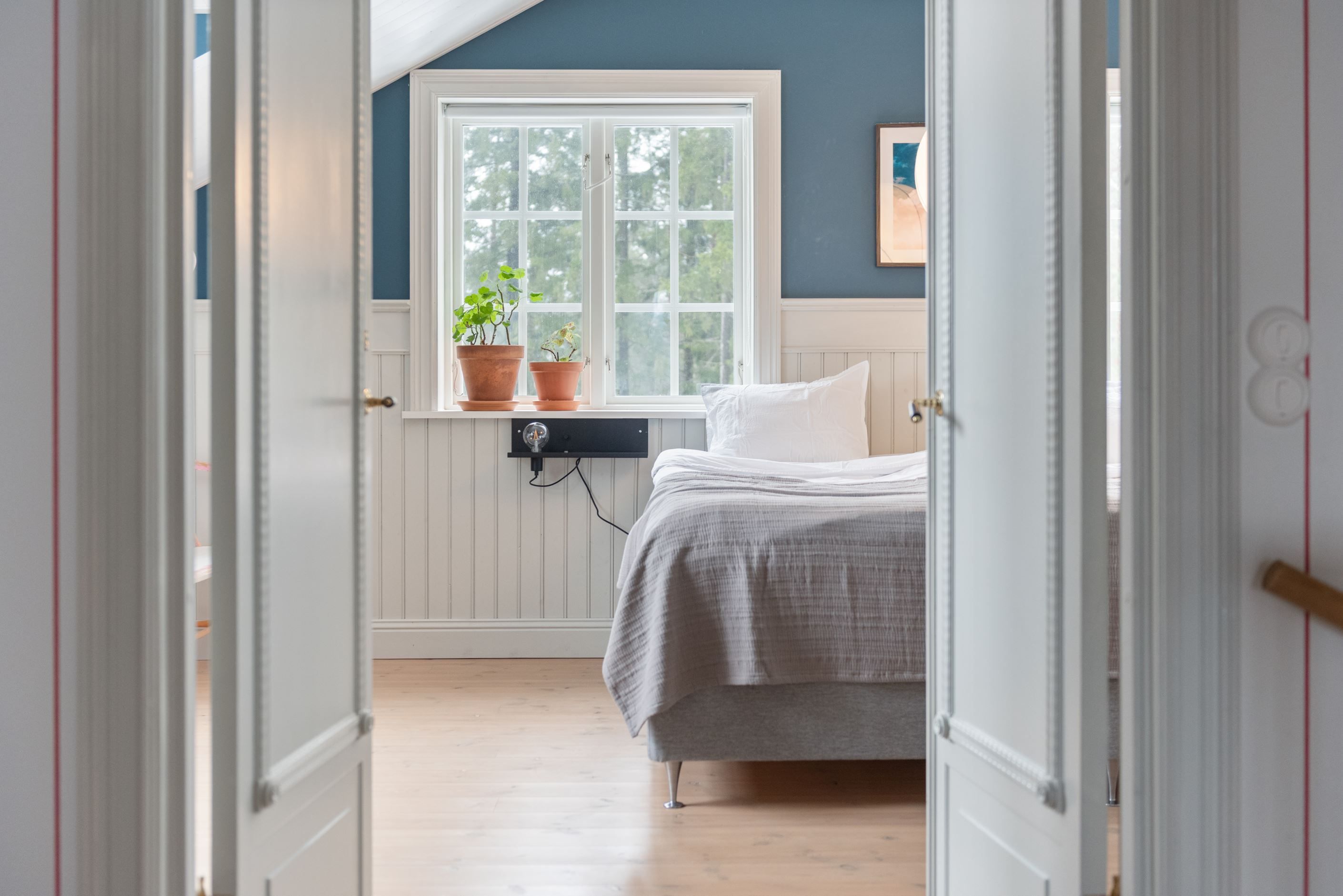 Dubbeldörrar av äldre stil.