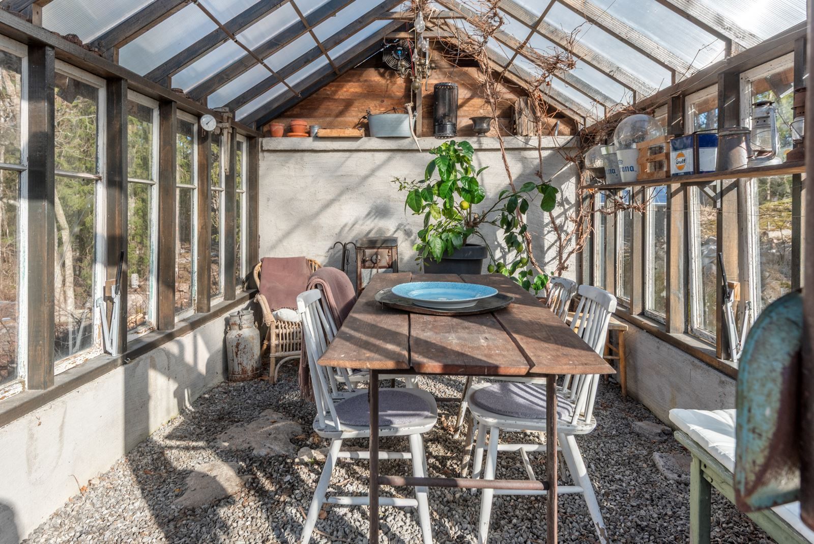 Orangeri idealisk för medelhavsodling, middagar och häng.