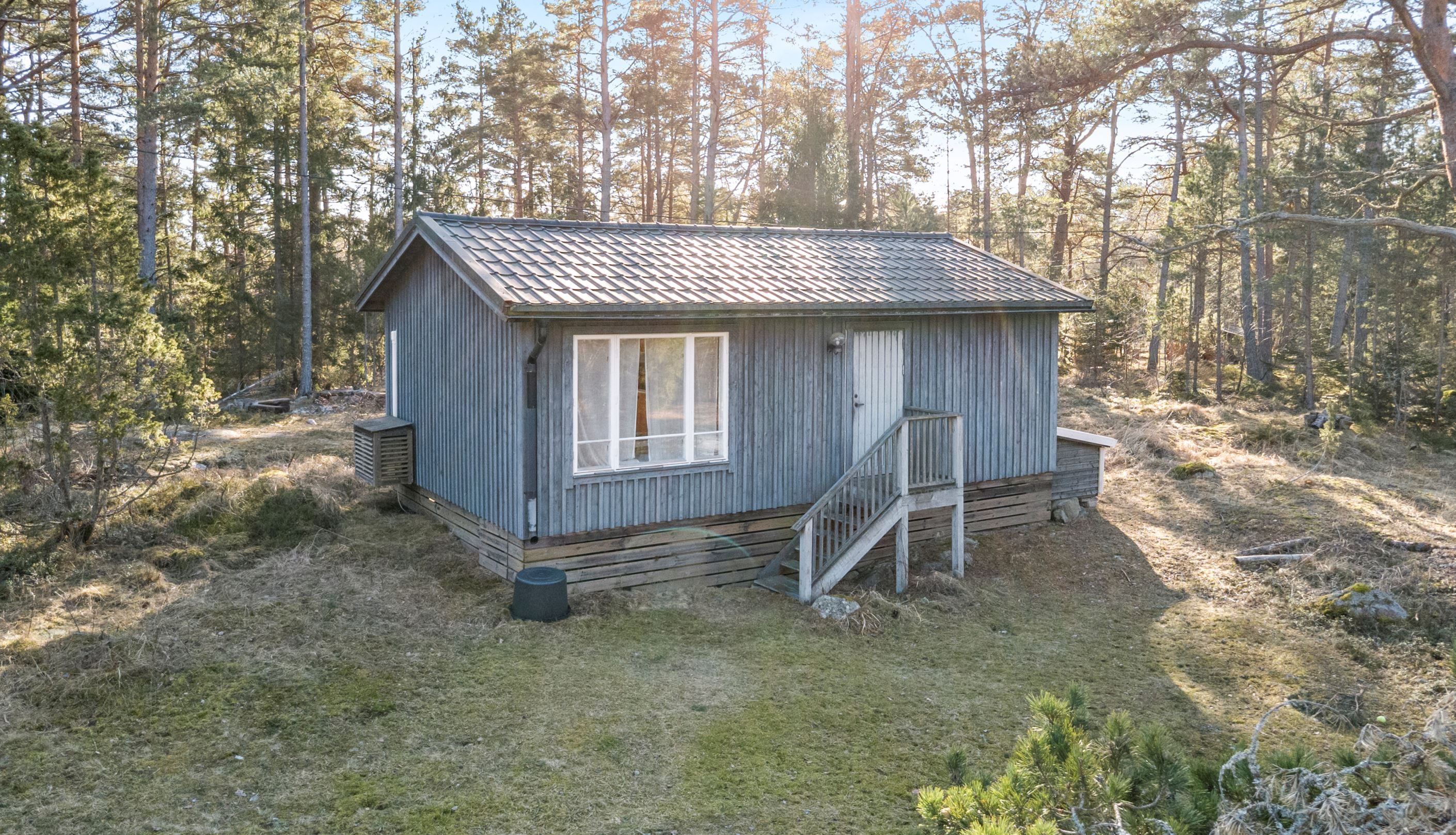 Det nyare huset om ca 40 kvm, uppfört ca år 1975