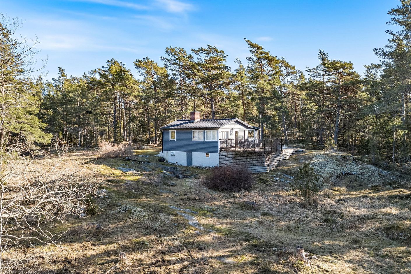 Det äldre huset om ca 36 kvm, uppfört år 1955