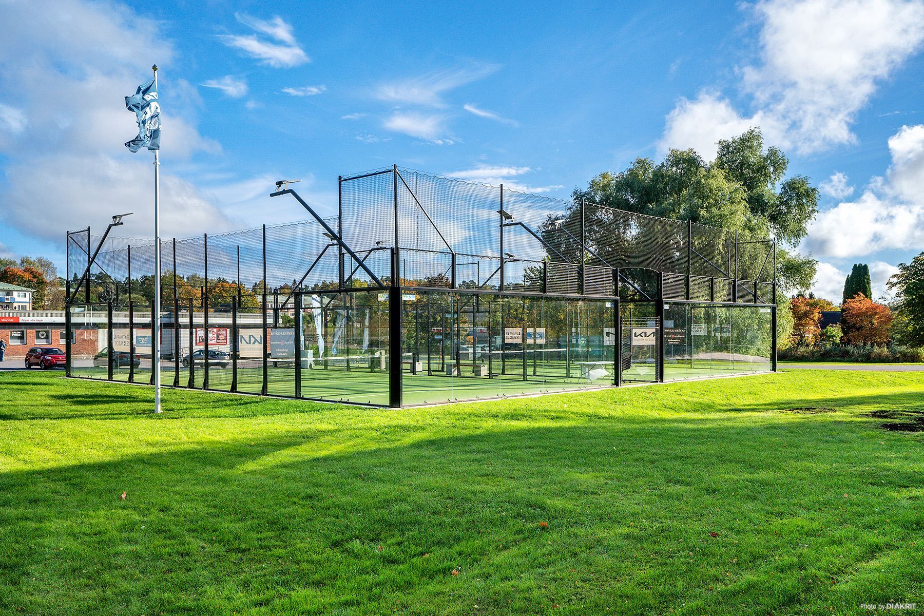 Padelbana intill ICA-butiken