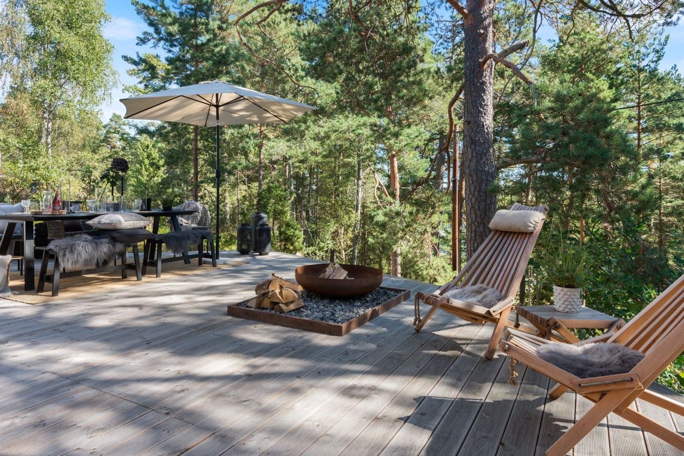 Soldäck med sol från morgon till kväll