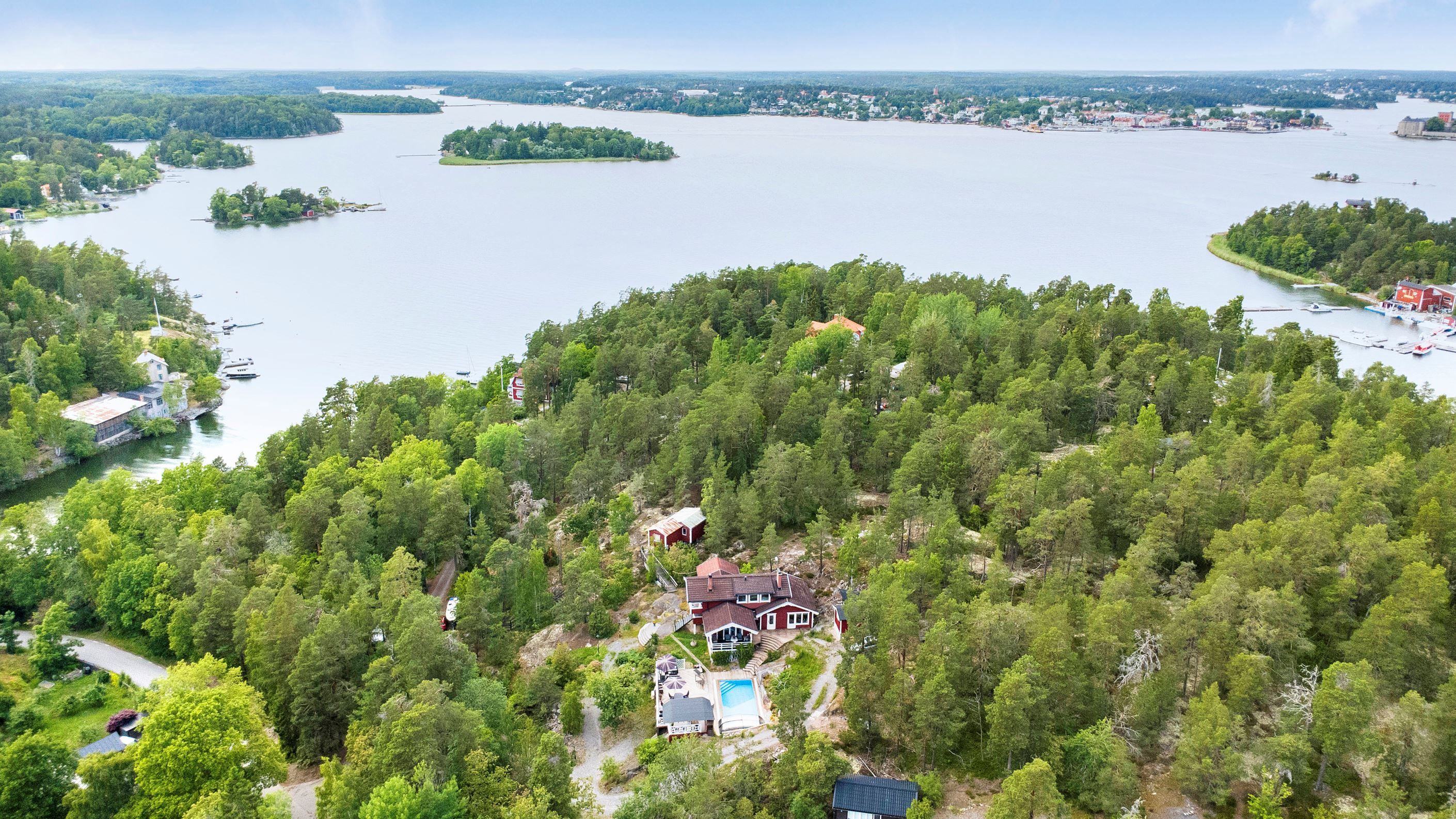 Enskilt och lugnt belägen på norra delen av Tynningö