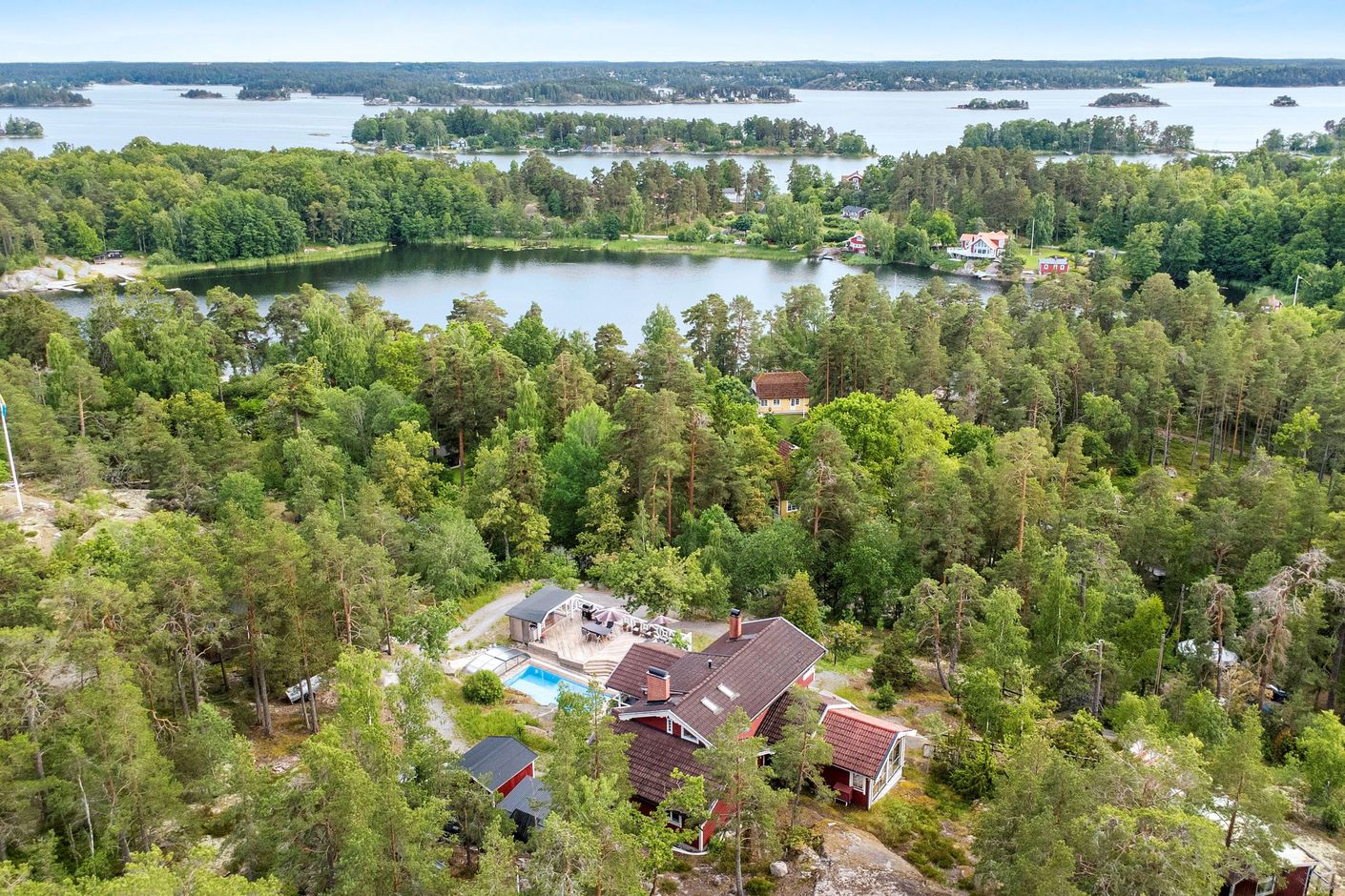 Vatten i alla riktningar runt fastigheten