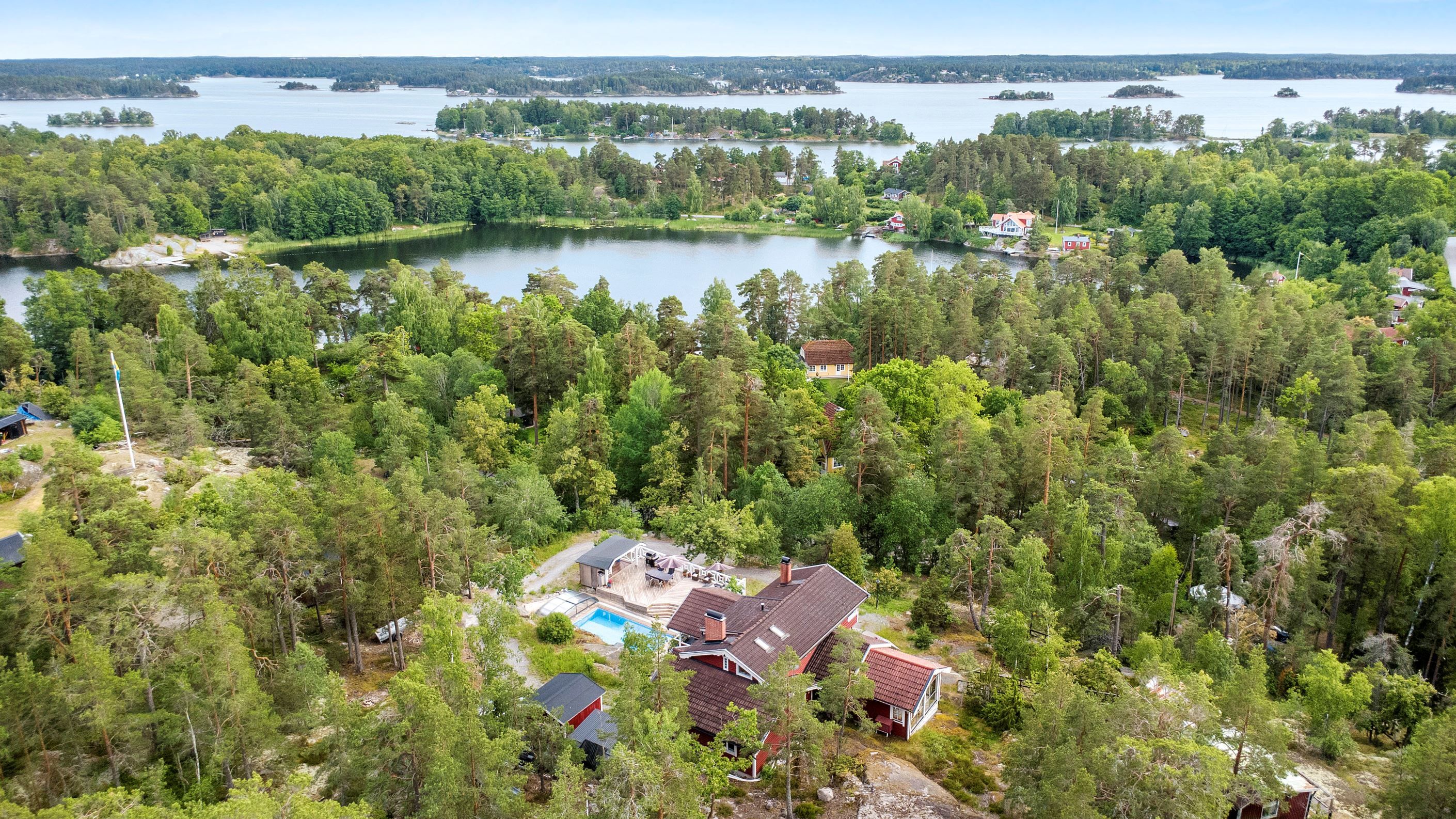Vatten i alla riktningar runt fastigheten