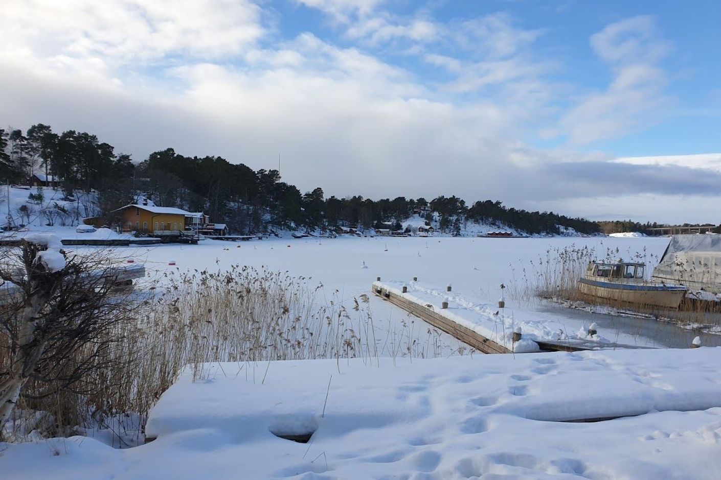 Byviken med Skvalpet i bakgrunden