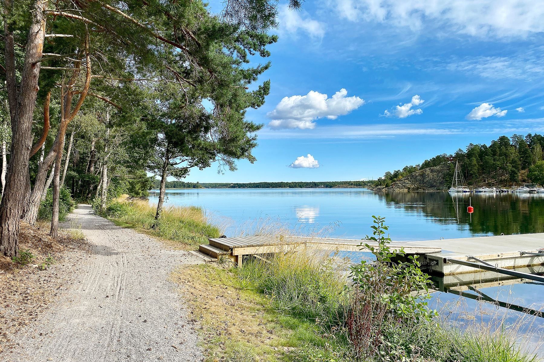 Njut av vackra Mörtviksviken