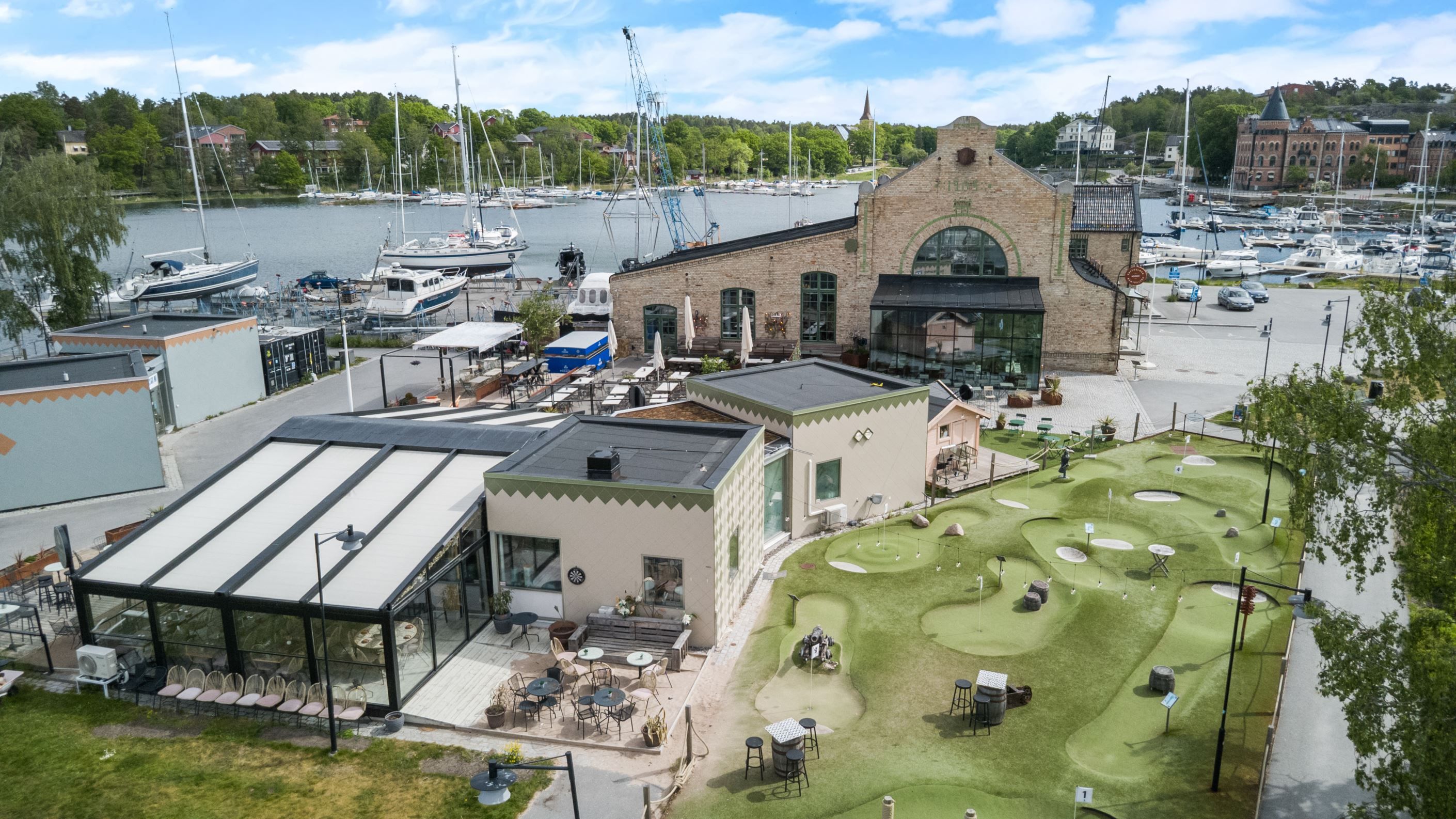 Orangeriet och minigolf i Gustavsbergs hamn