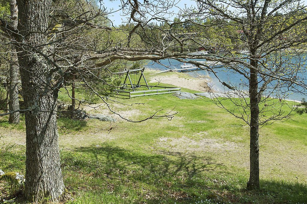 Badplats i Älvsalaviken med sandstrand