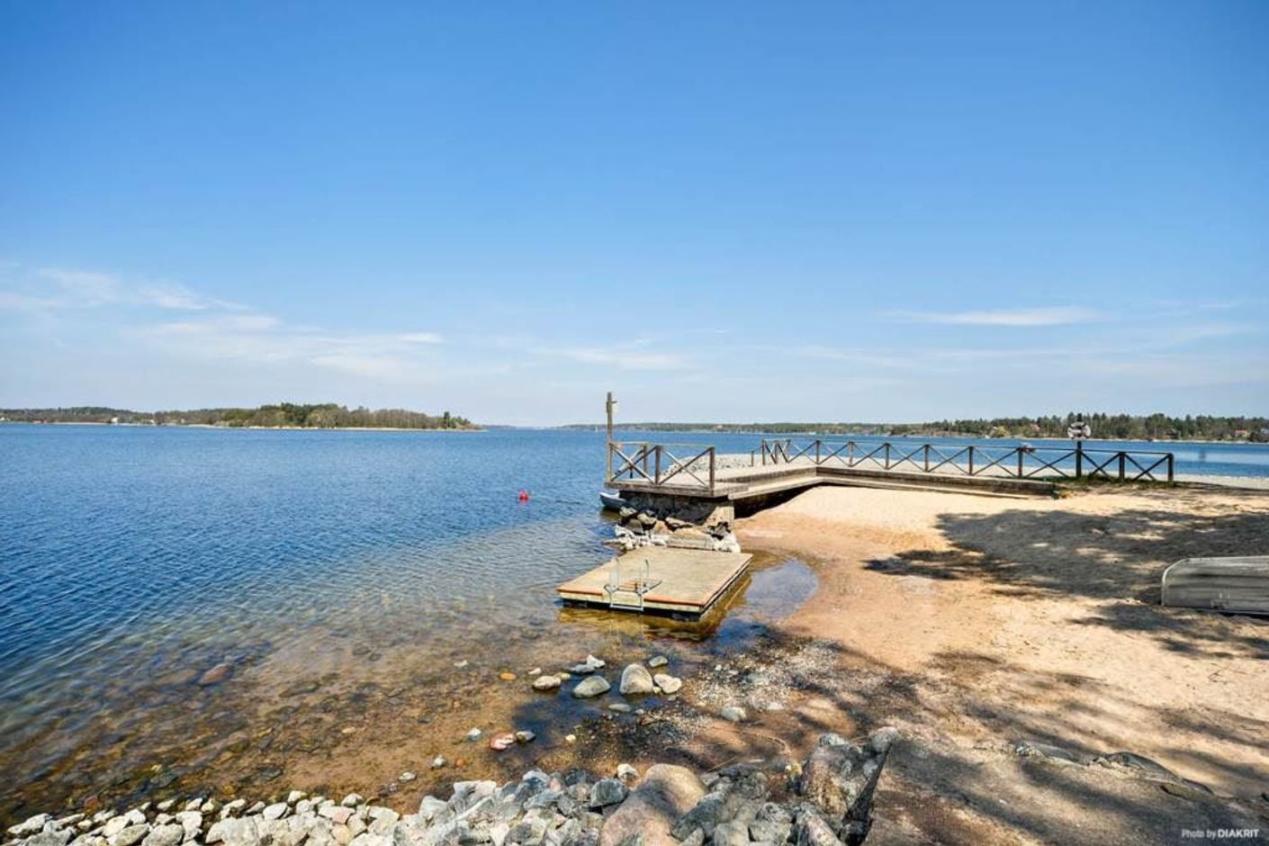 Strand och brygga i Haghulta