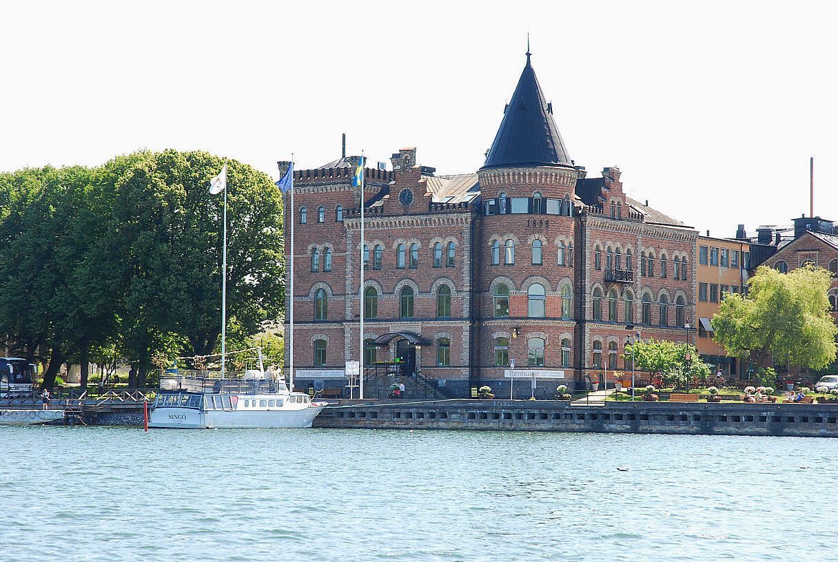 Vackra Tornhuset med butik, café samt kontor.