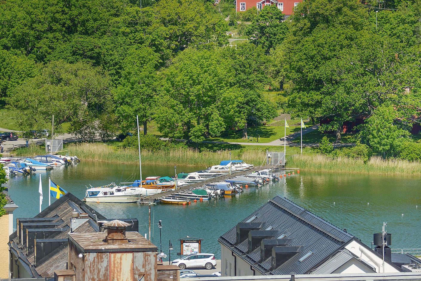 Båtklubben på den norra delen av viken