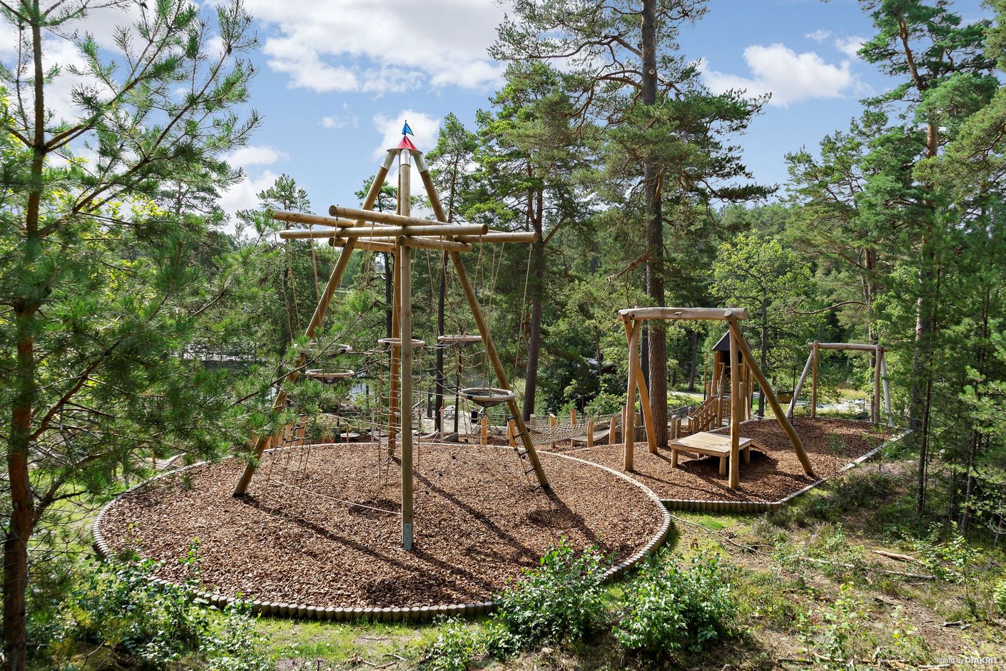 Lekpark vid Ösby Sjö