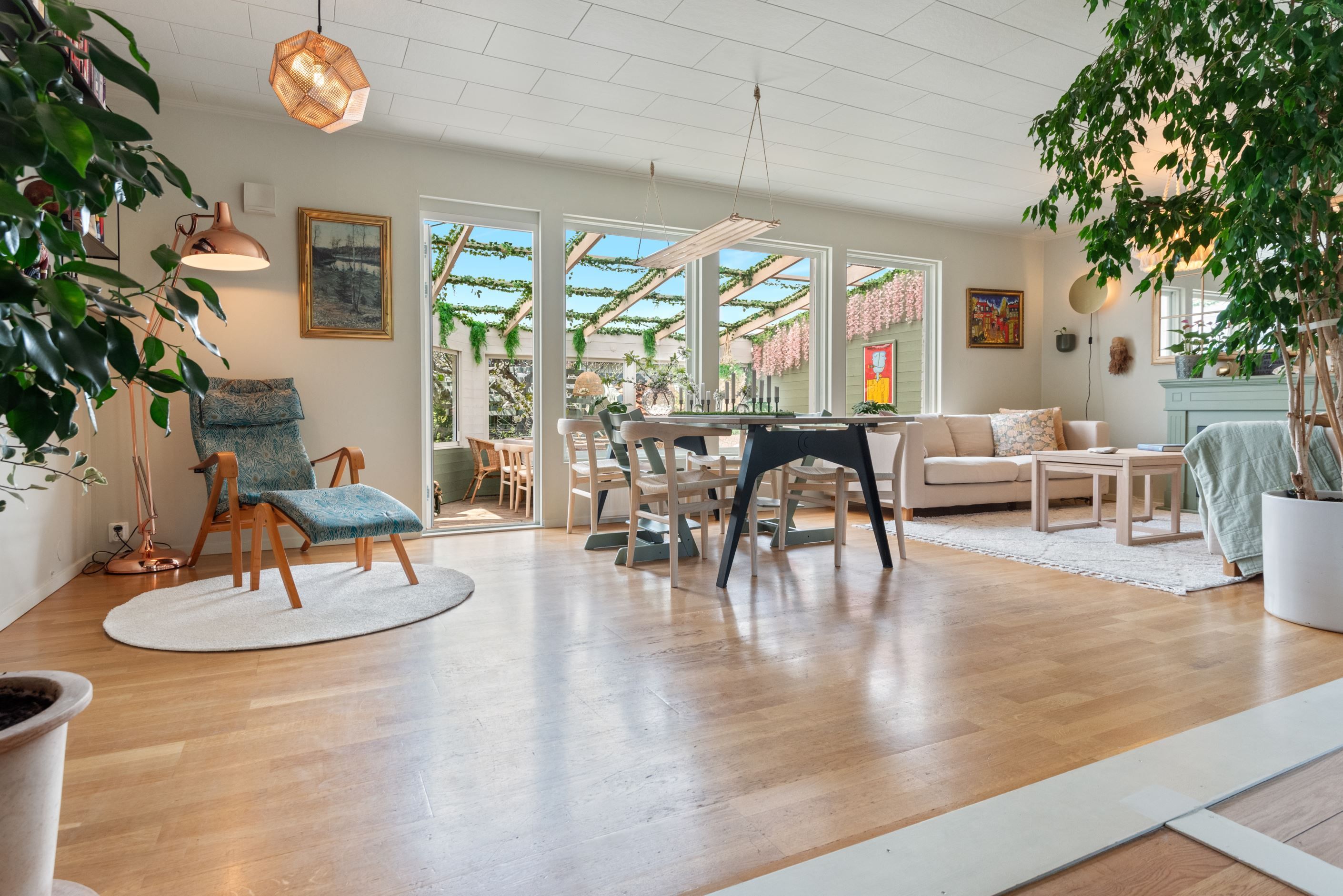 Allrum nedre plan i hjärtat av huset.