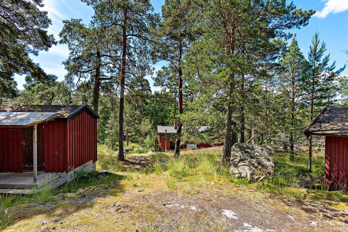 Från tomtens övre del