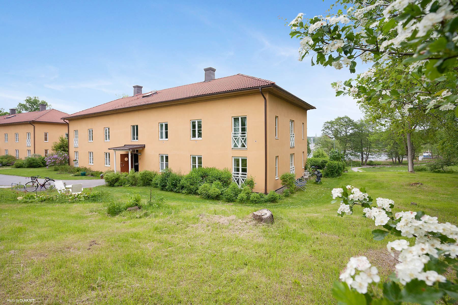 Njut av fönster åt tre väderstreck & sjöutsikt!