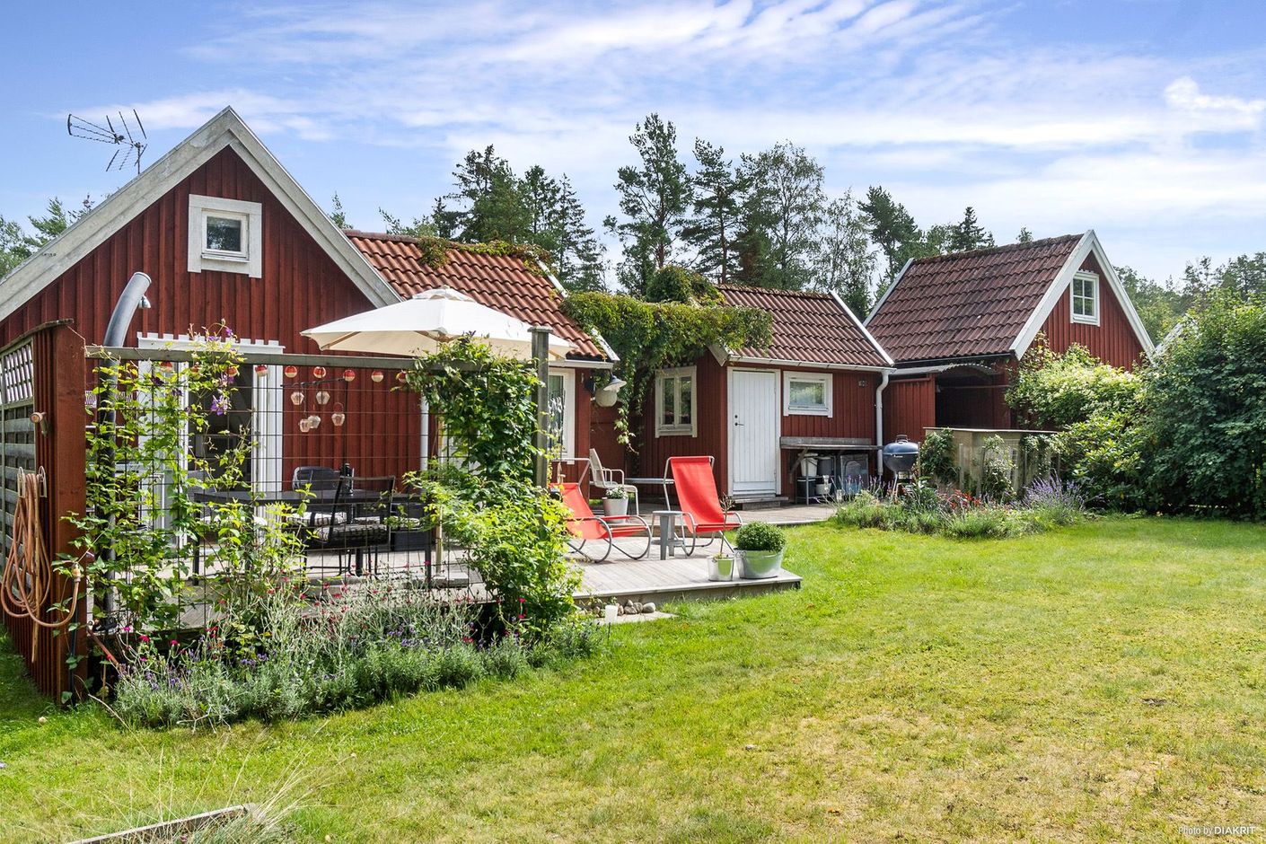 Stuga och liten gäststuga