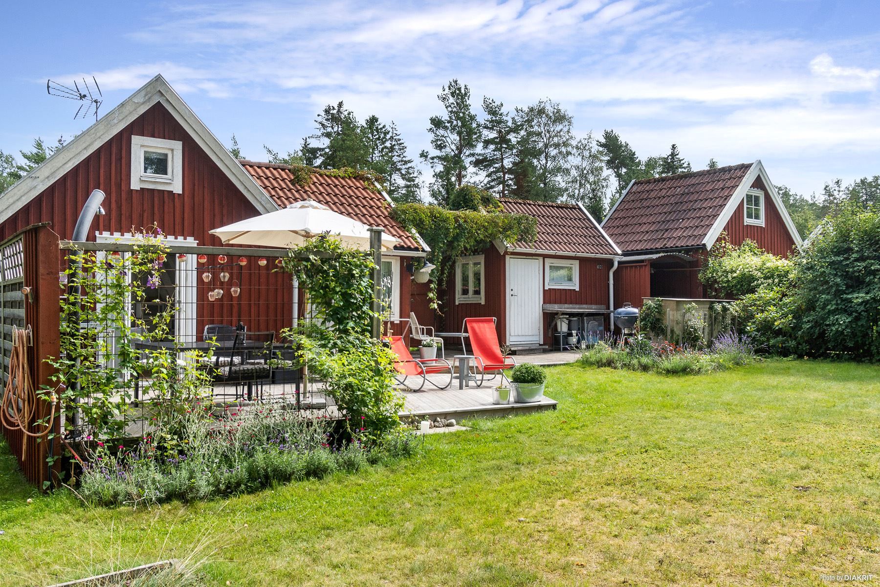Stuga och liten gäststuga
