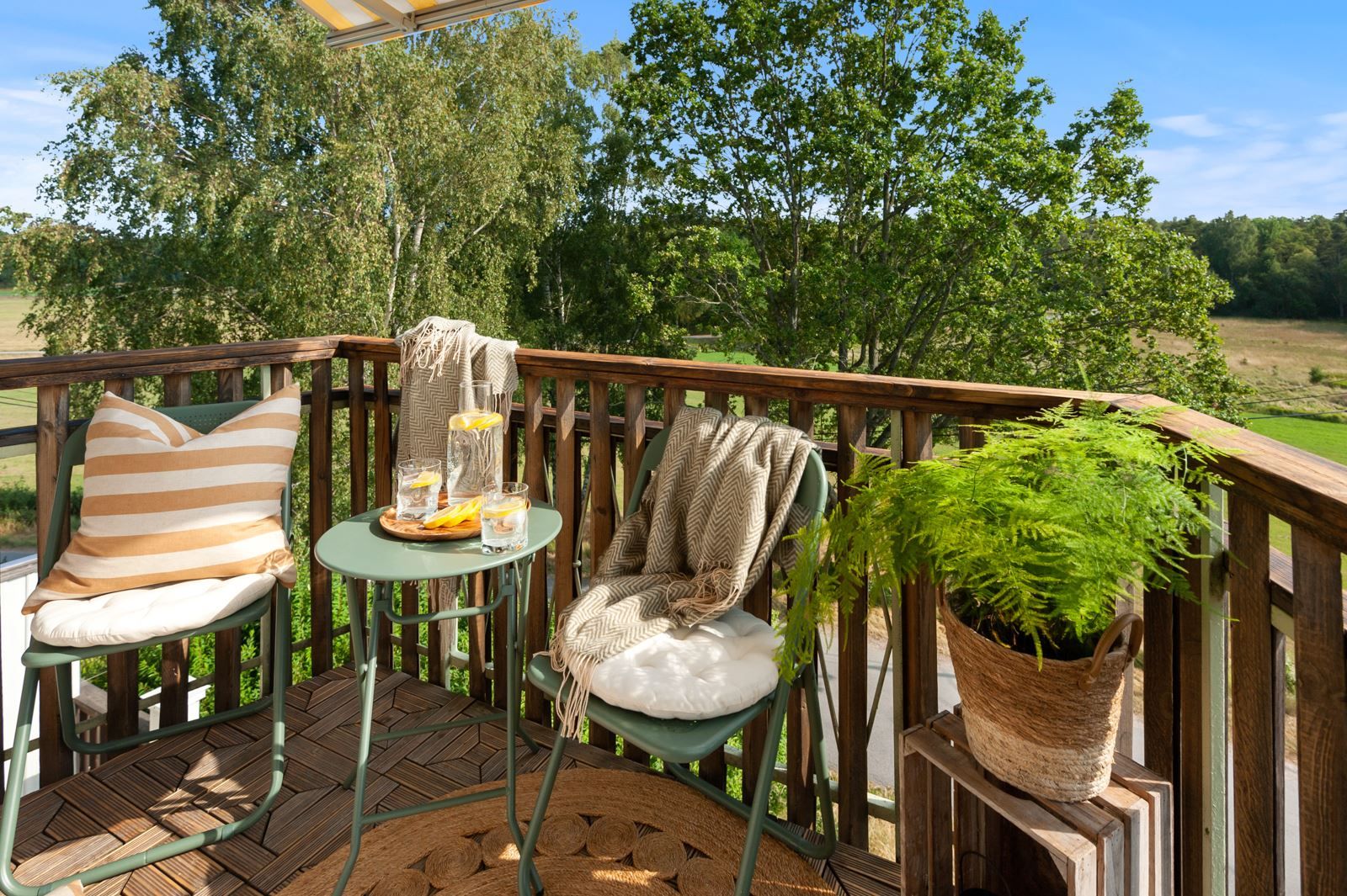 Balkong med sol från morgon till sen eftermiddag