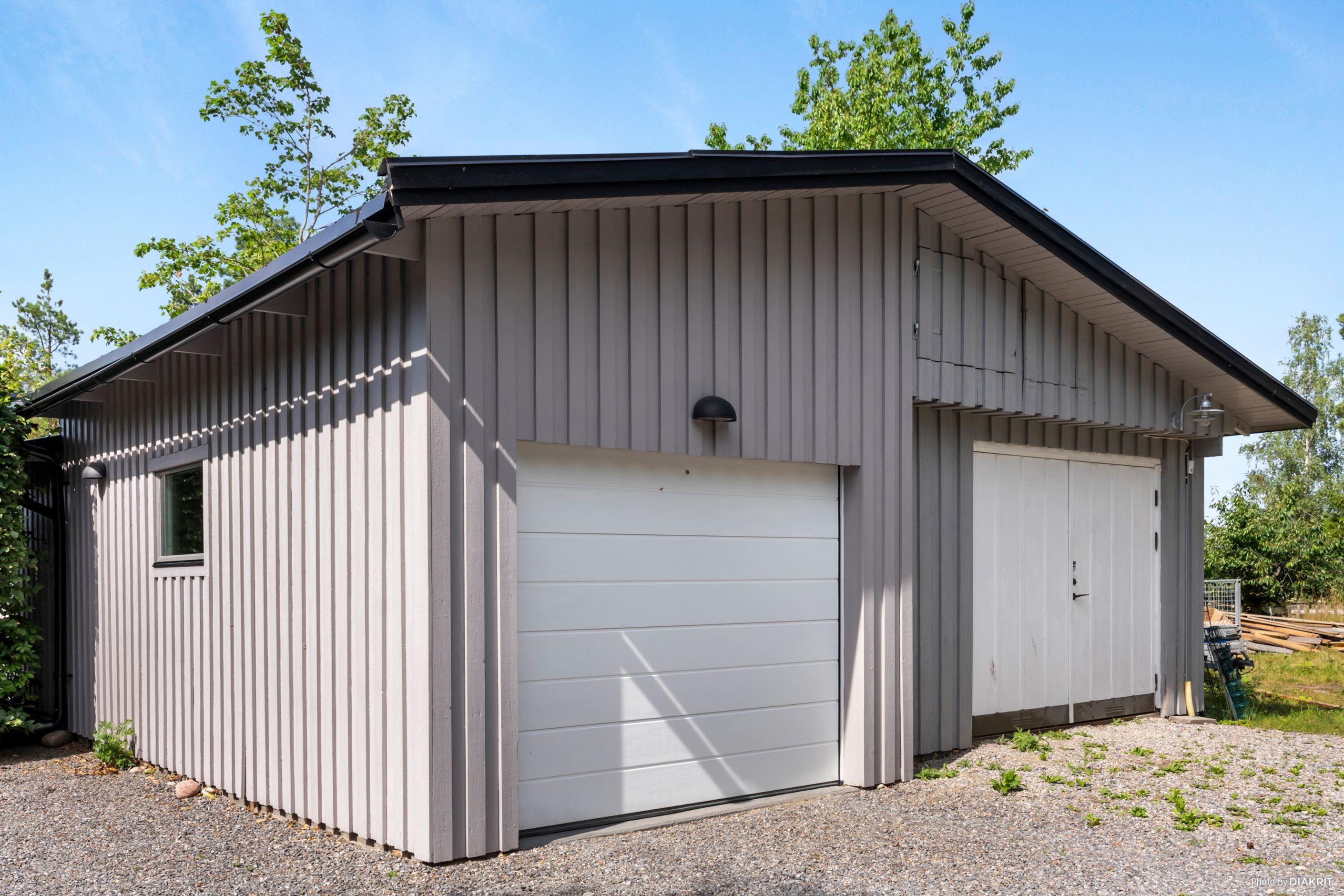 Garage (delas med granne)