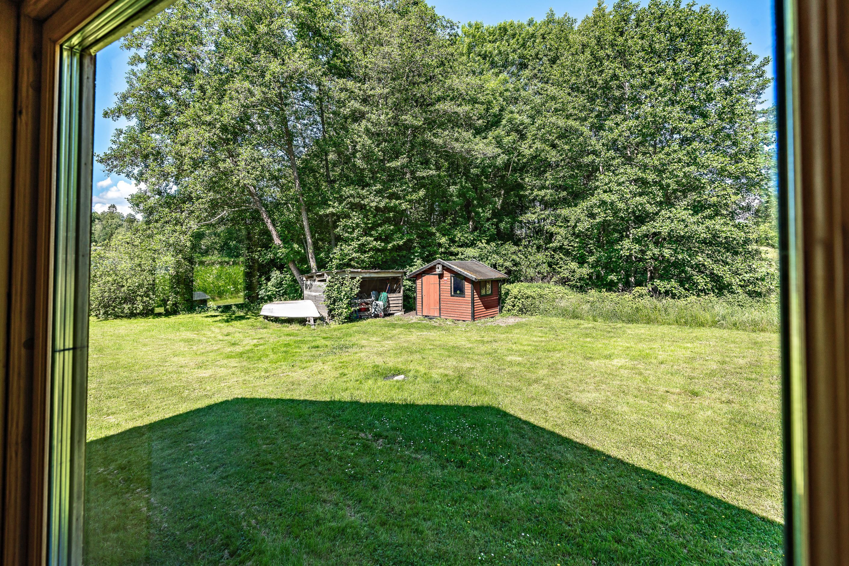 Tomtvy från huset