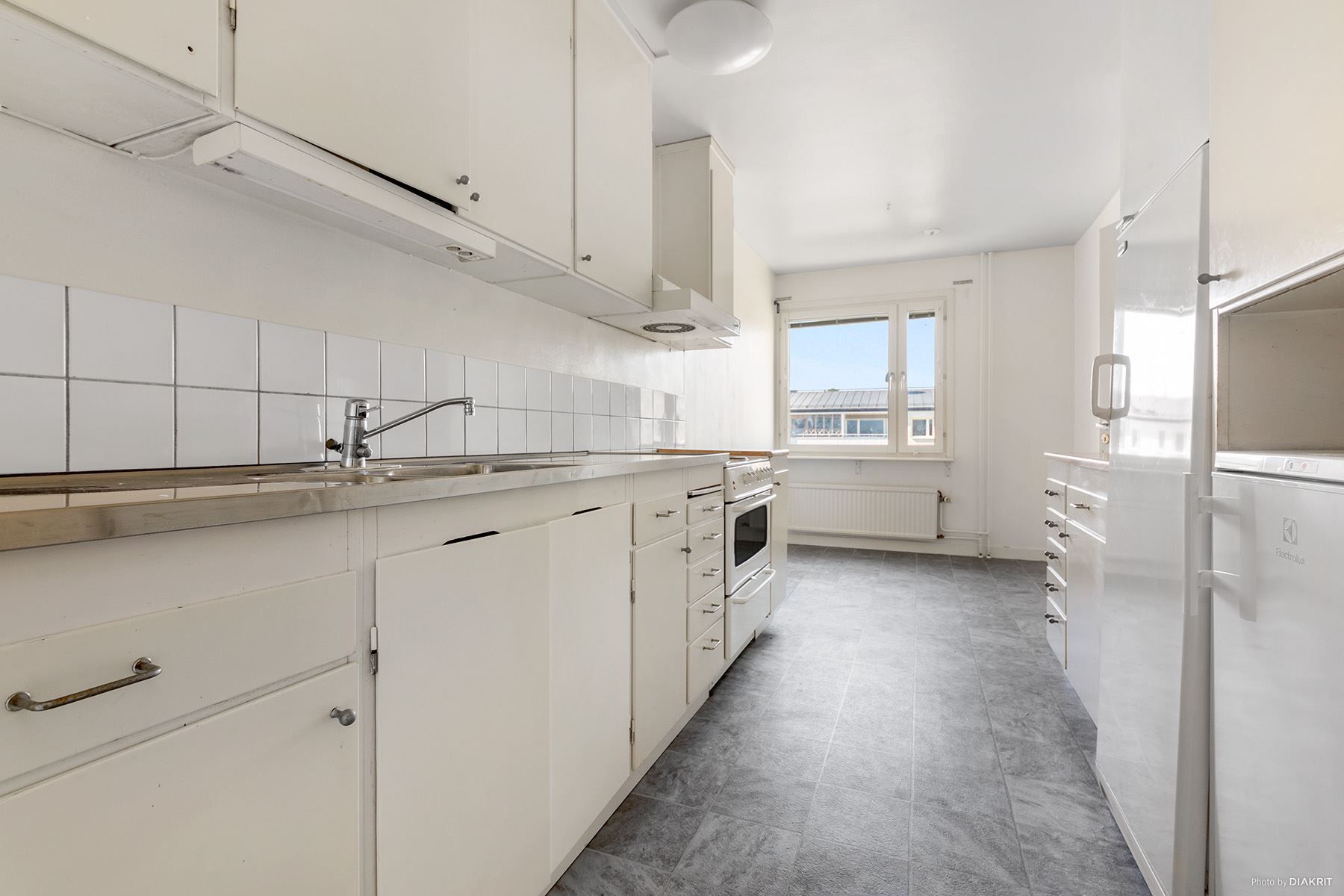 Vy över köket och matplats