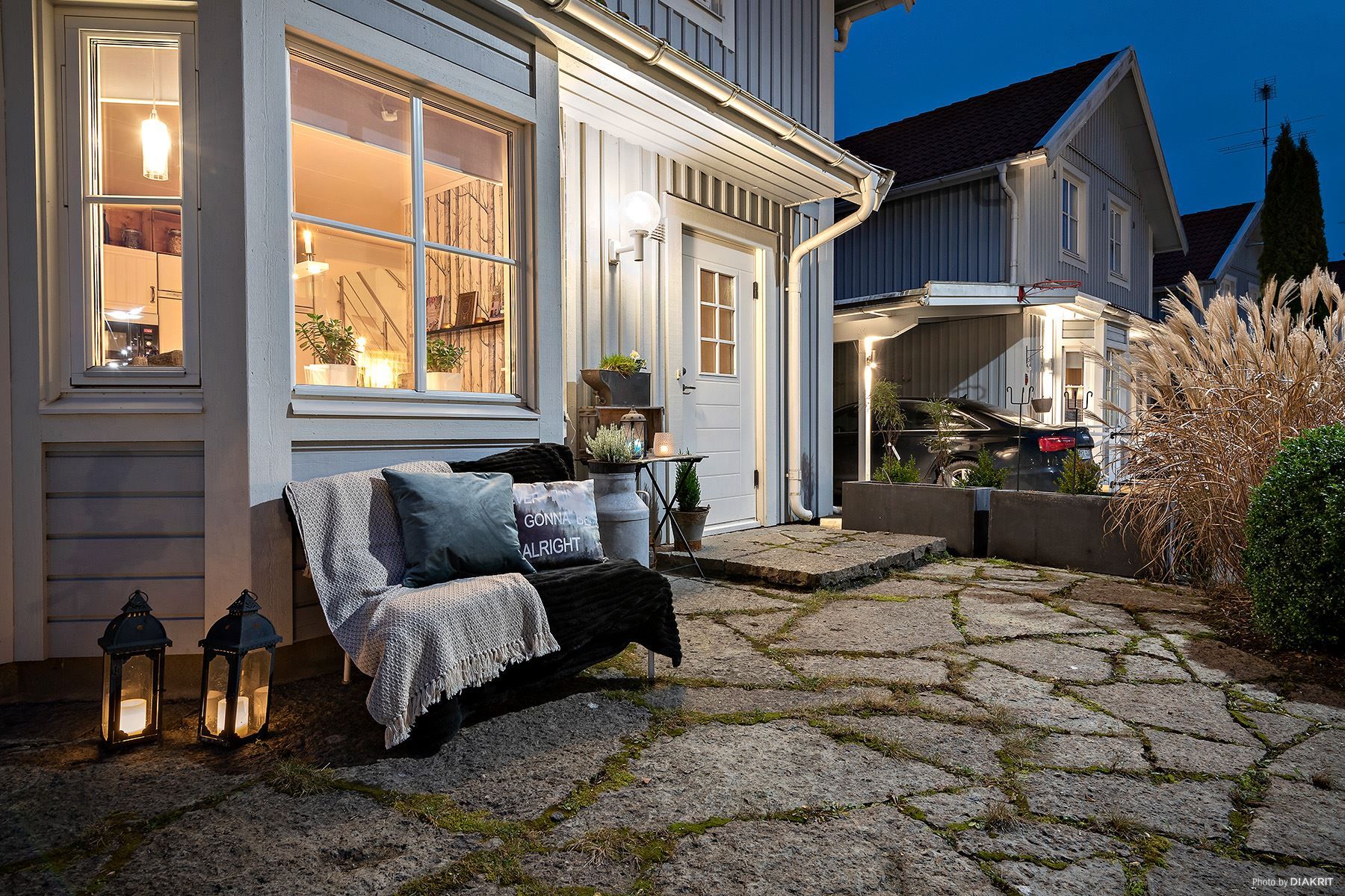 Framsidan ut mot lugn gata