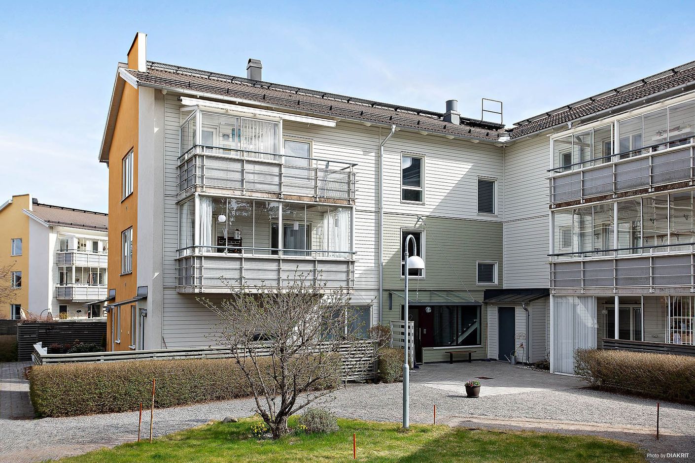 Prydlig entré och gård