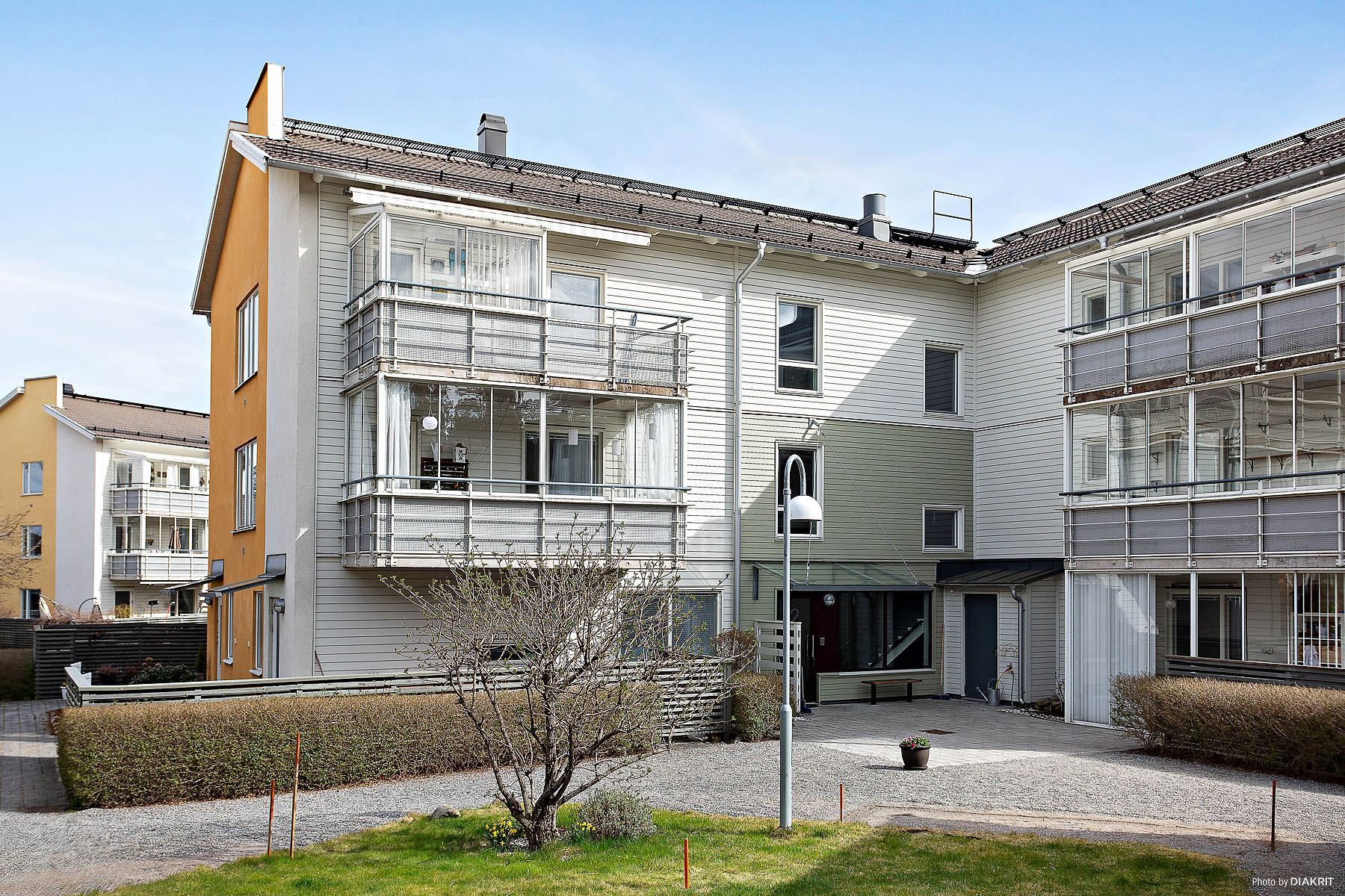 Prydlig entré och gård