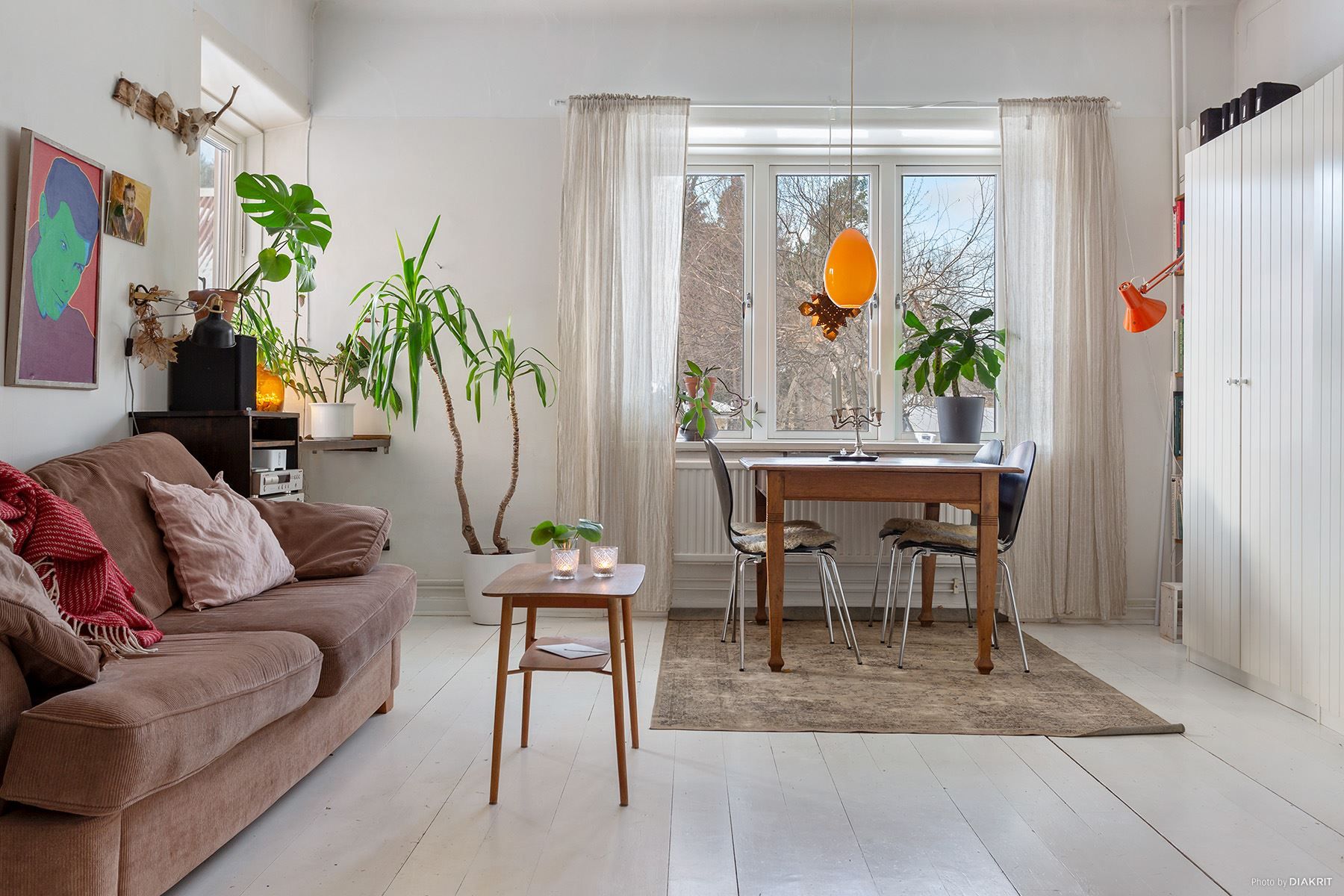 Vardagsrum med matplats
