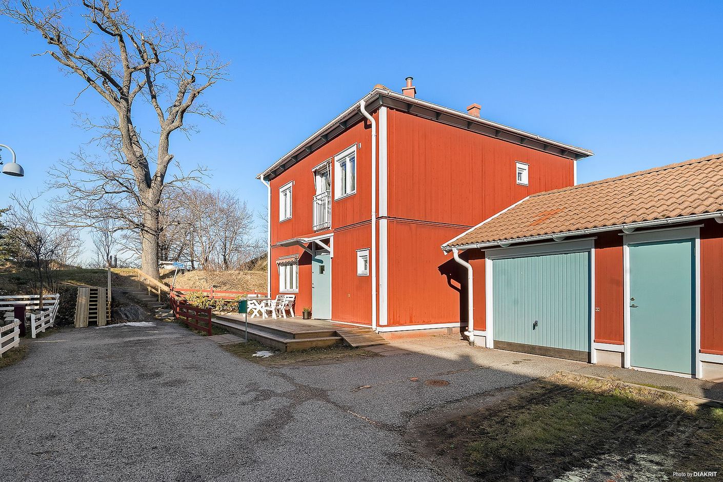Villa med både garage och förråd
