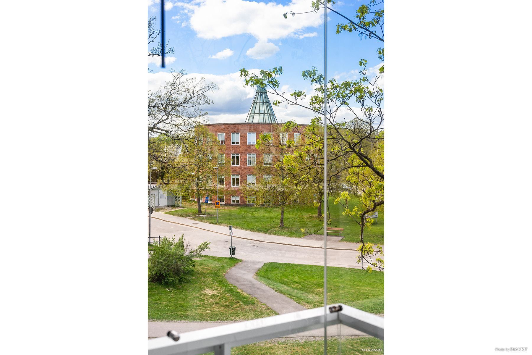 Vy mot Runda Huset från den inglasade balkongen