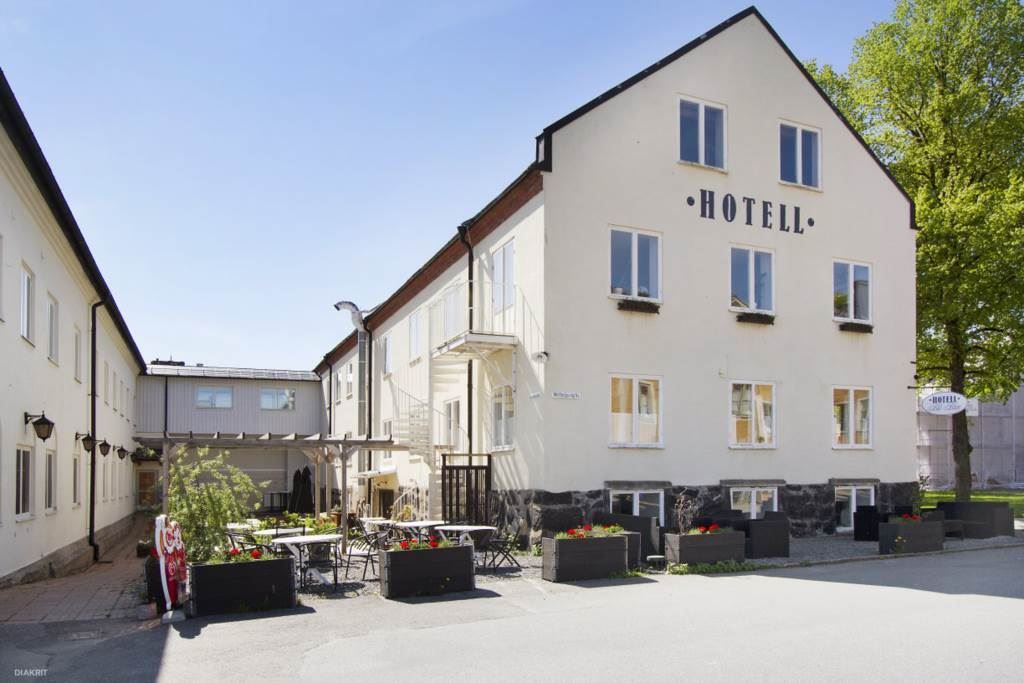 Blå Blom Hotell med restaurang och pubkvällar